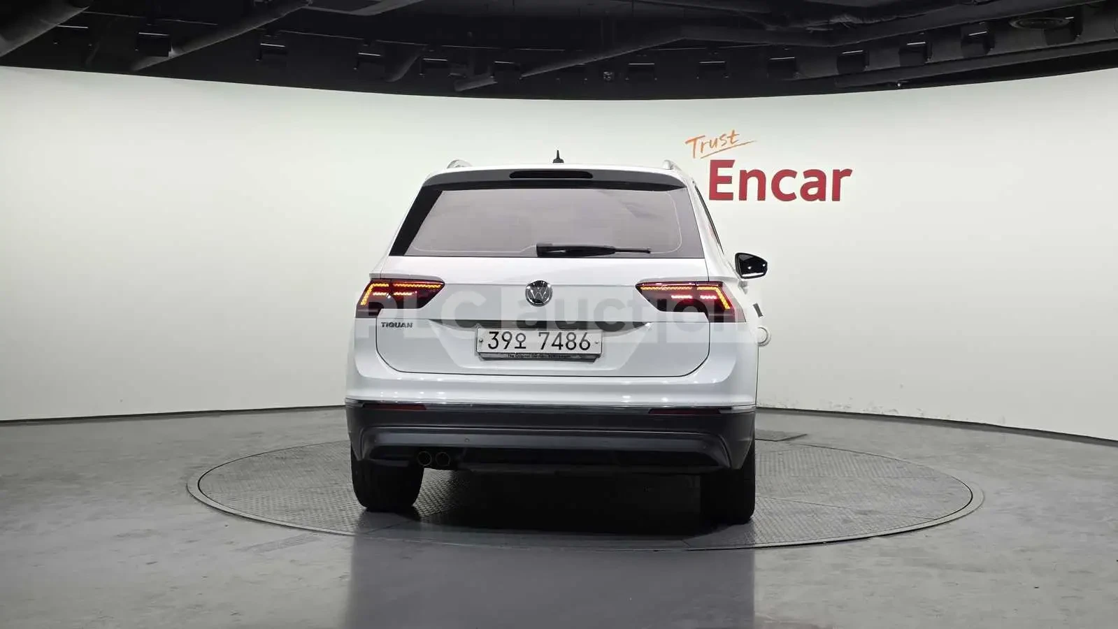 VW Tiguan 2.0TDI PREMIUM #УНИКАТ# !FULL!, снимка 4 - Автомобили и джипове - 55146672