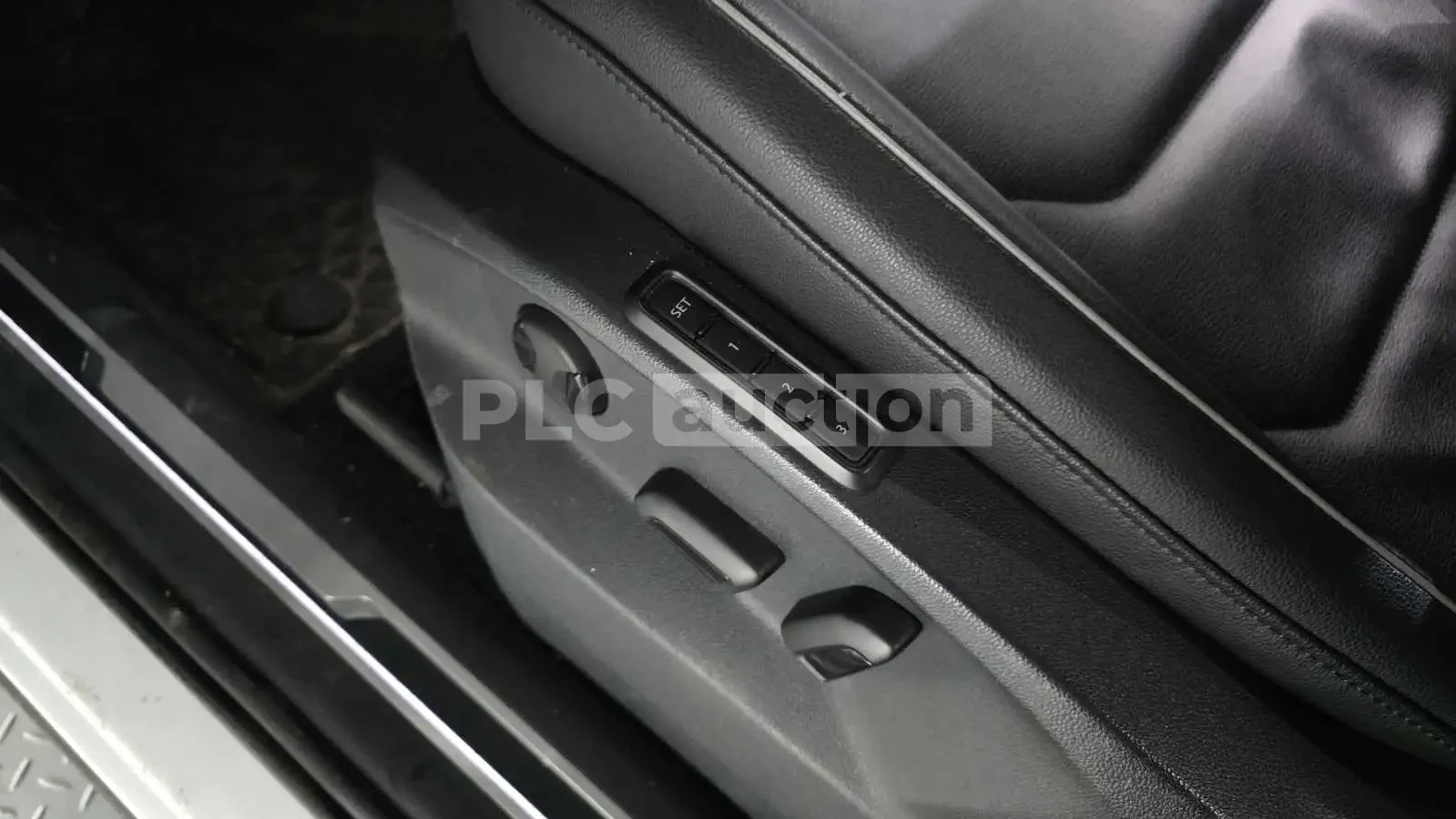 VW Tiguan 2.0TDI PREMIUM #УНИКАТ# !FULL!, снимка 16 - Автомобили и джипове - 55146672
