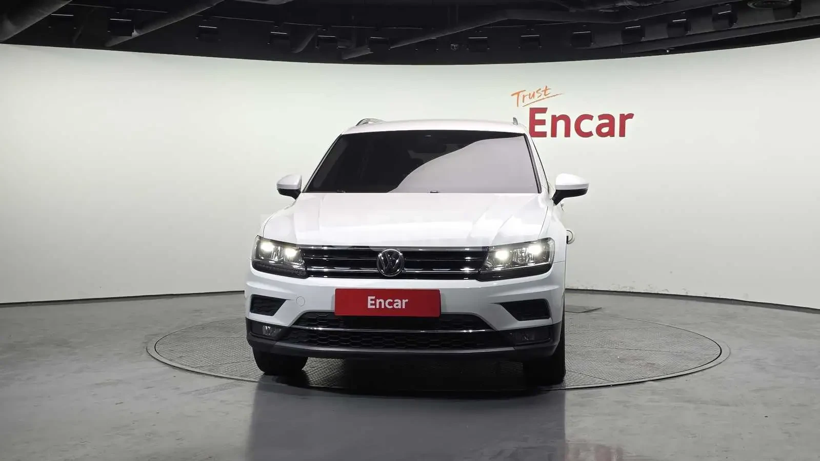 VW Tiguan 2.0TDI PREMIUM #УНИКАТ# !FULL!, снимка 3 - Автомобили и джипове - 55146672