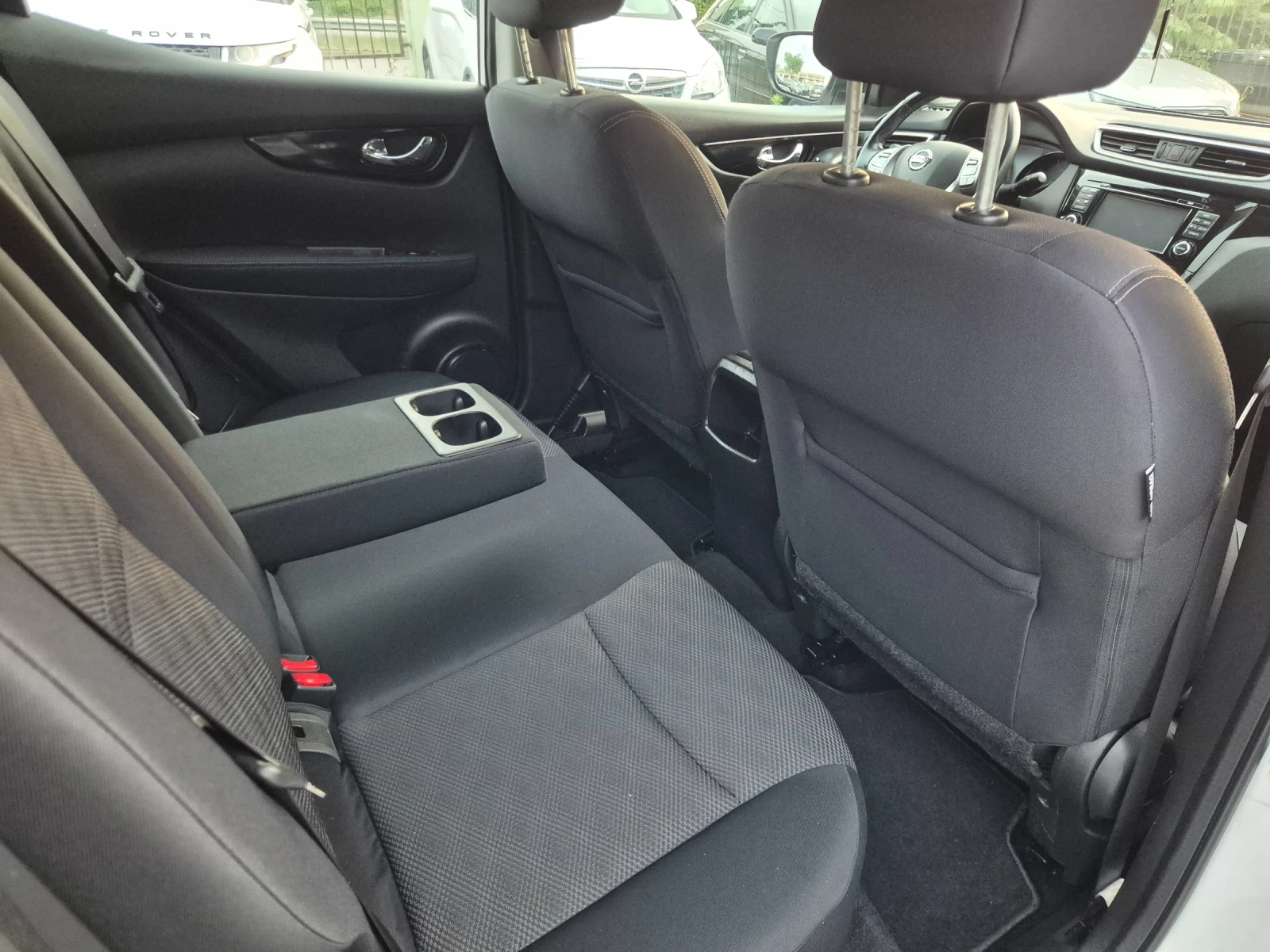 Nissan Qashqai 1.2DIG-TN* NAVI* КАМЕРА* ПОДГРЕВ, снимка 16 - Автомобили и джипове - 55417869