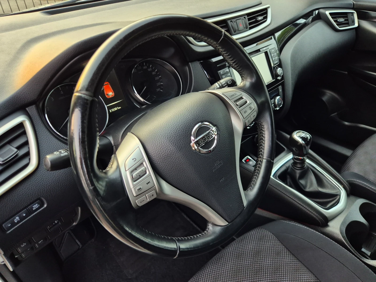 Nissan Qashqai 1.2DIG-TN* NAVI* КАМЕРА* ПОДГРЕВ, снимка 10 - Автомобили и джипове - 55417869
