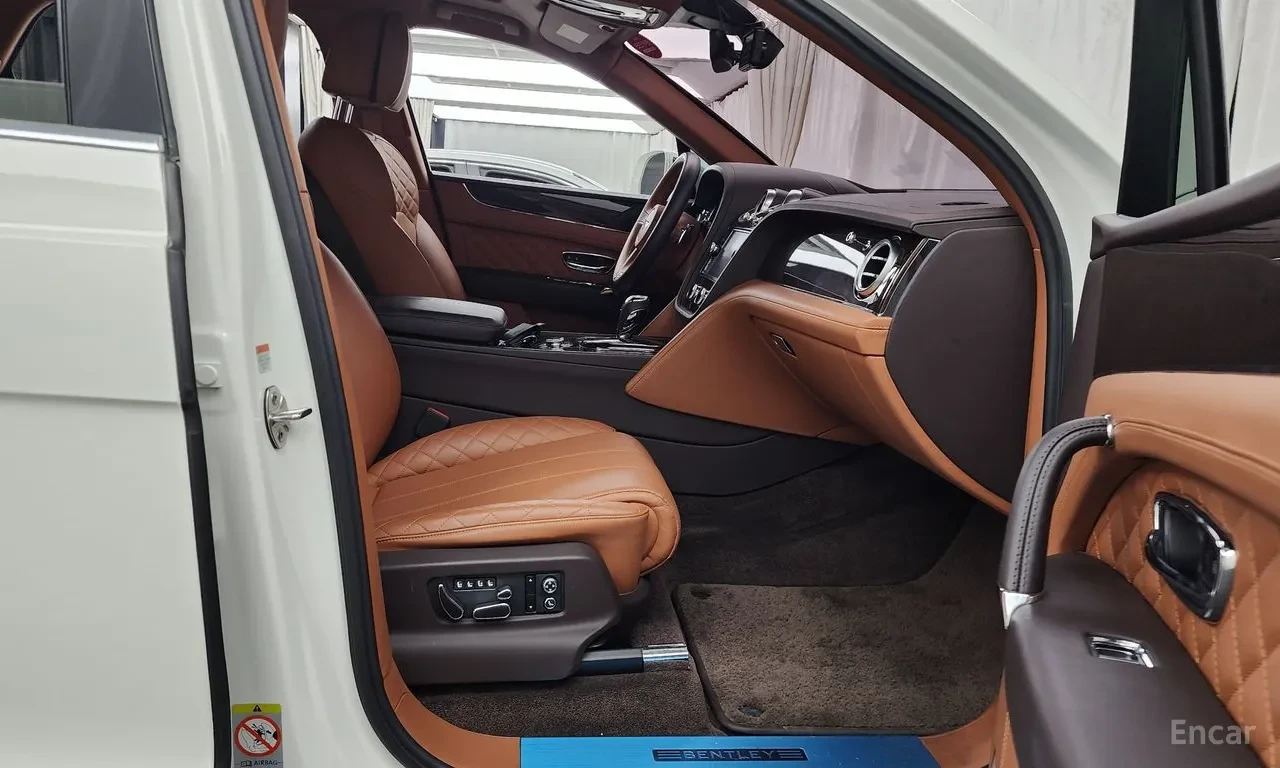 Bentley Bentayga МАСАЖ* ОБДУХ* HEAD-UP* 360* SOFT CLOSE, снимка 12 - Автомобили и джипове - 55782572