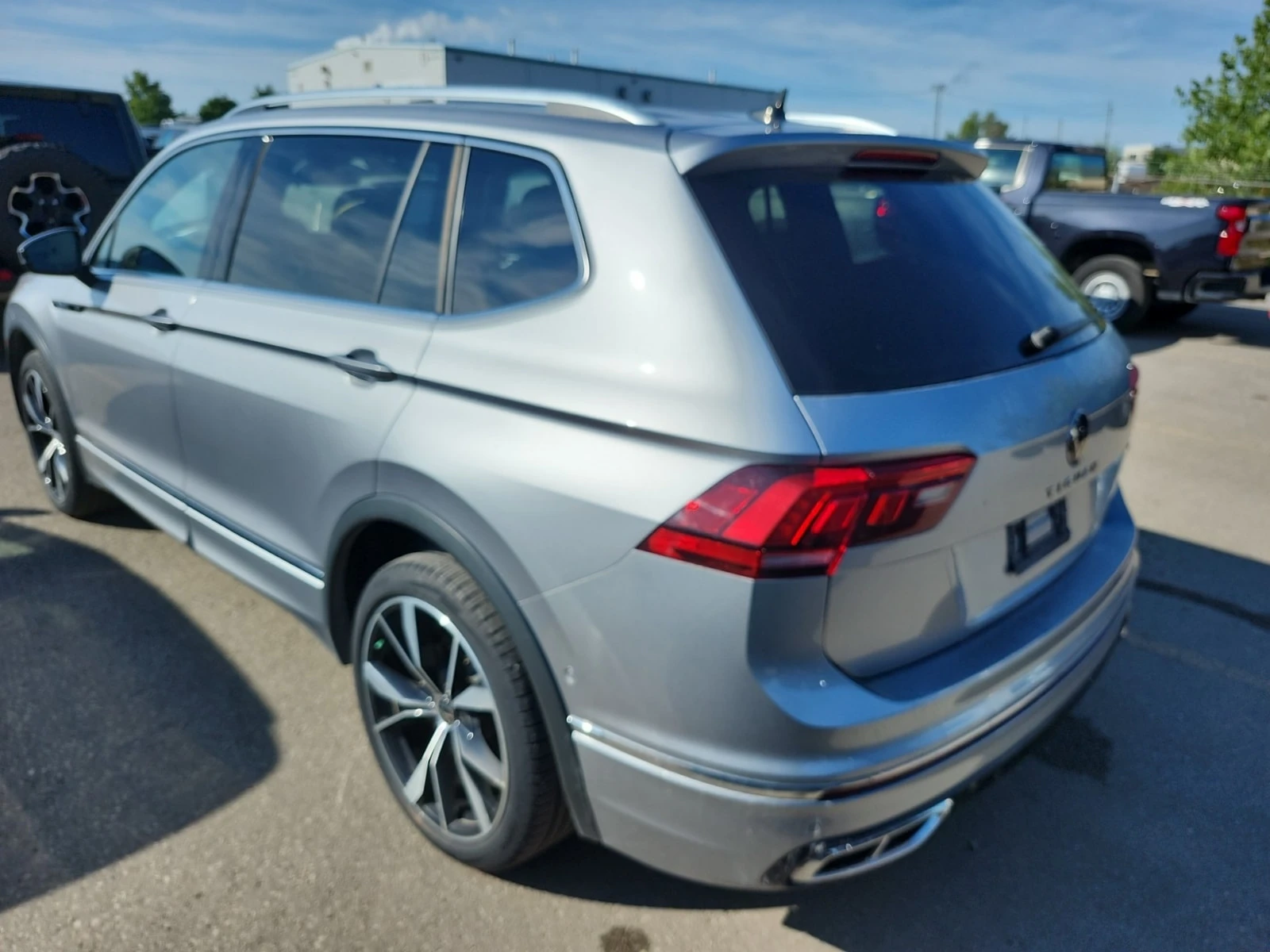 VW Tiguan * 4motion * Highline * R-Line * CARFAX * , снимка 4 - Автомобили и джипове - 55889552