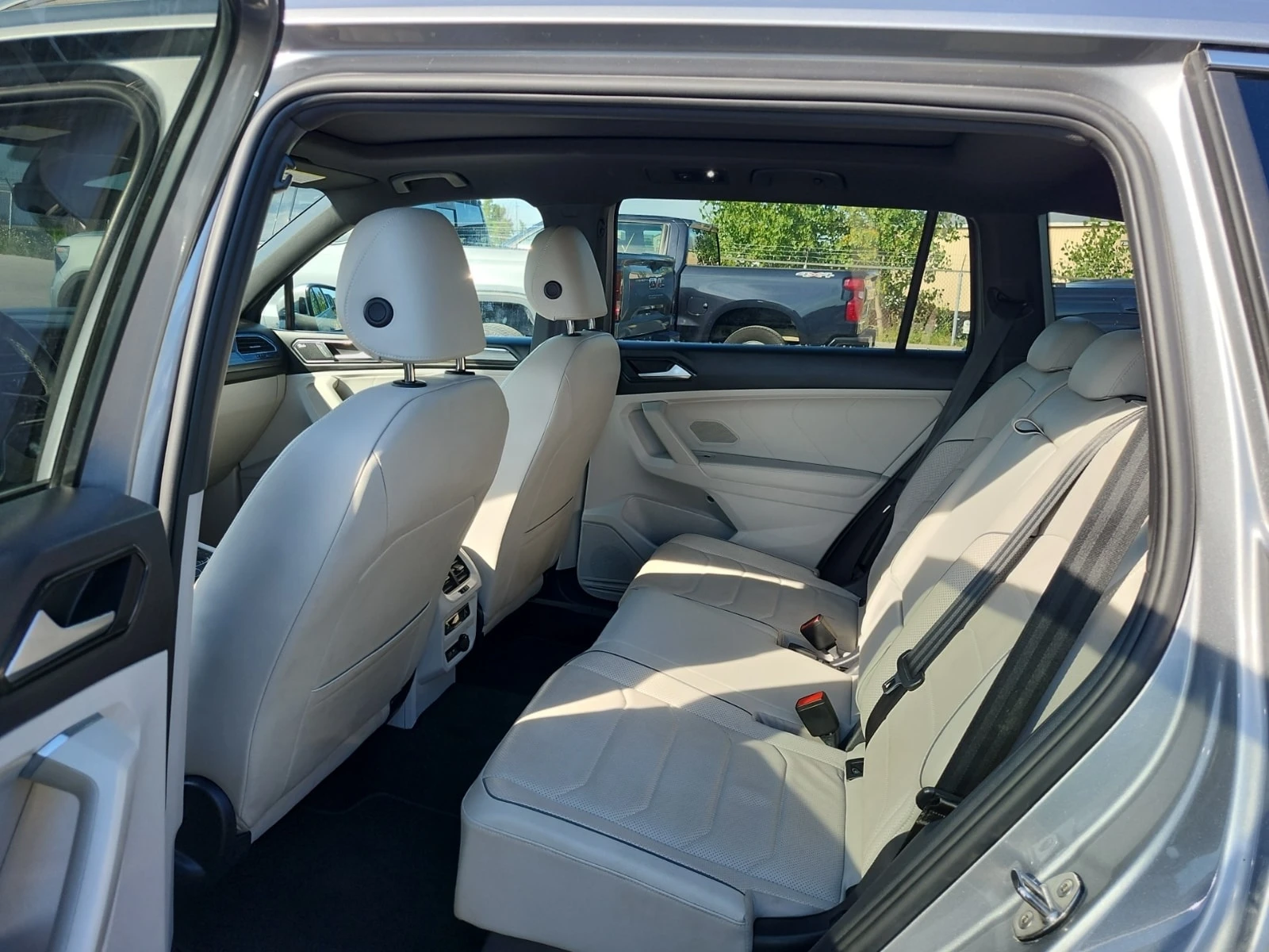 VW Tiguan * 4motion * Highline * R-Line * CARFAX * , снимка 9 - Автомобили и джипове - 55889552