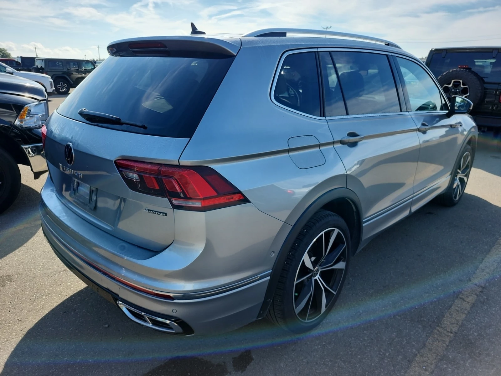 VW Tiguan * 4motion * Highline * R-Line * CARFAX * , снимка 3 - Автомобили и джипове - 55889552