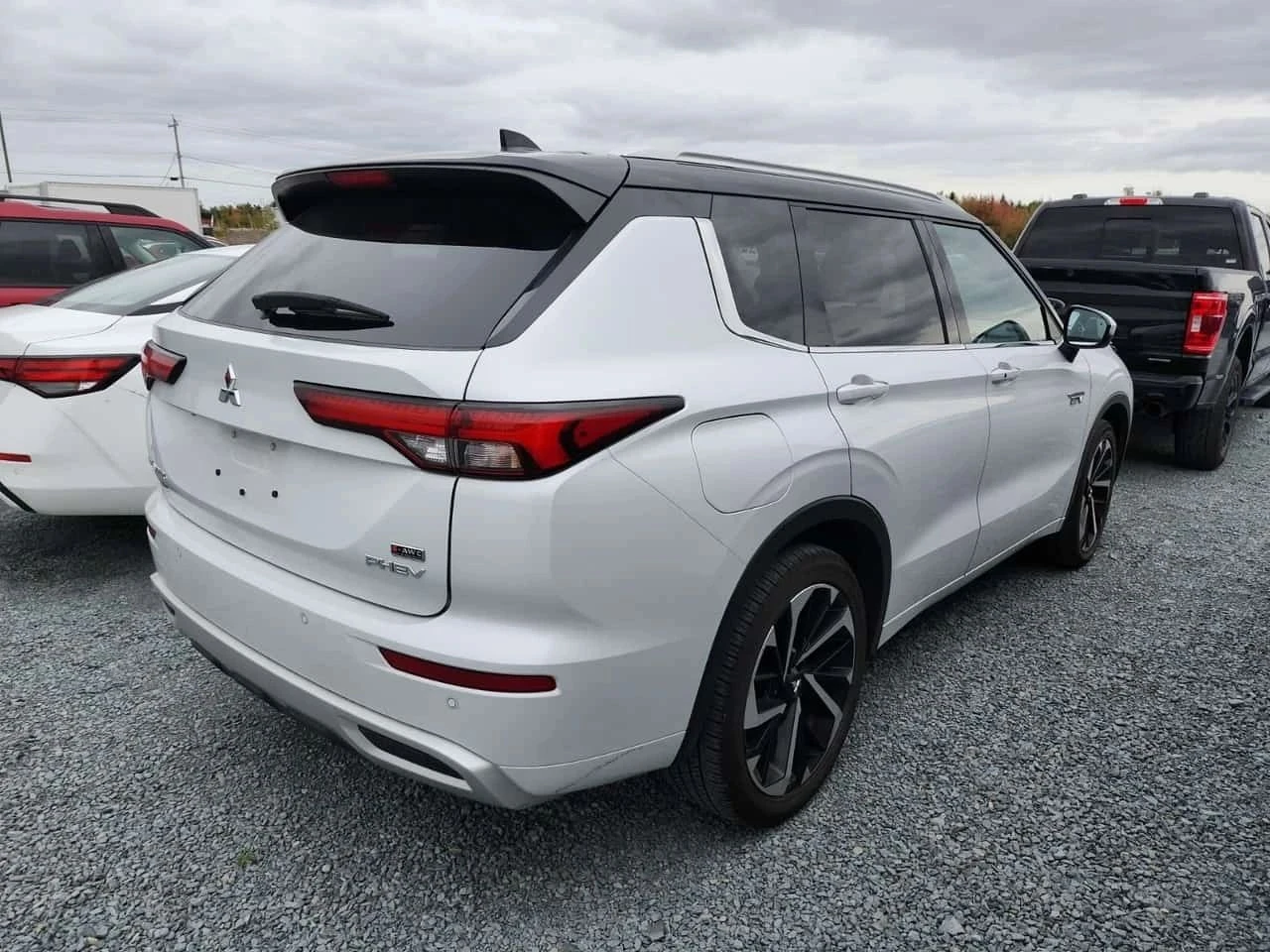 Mitsubishi Outlander, снимка 3 - Автомобили и джипове - 56688673