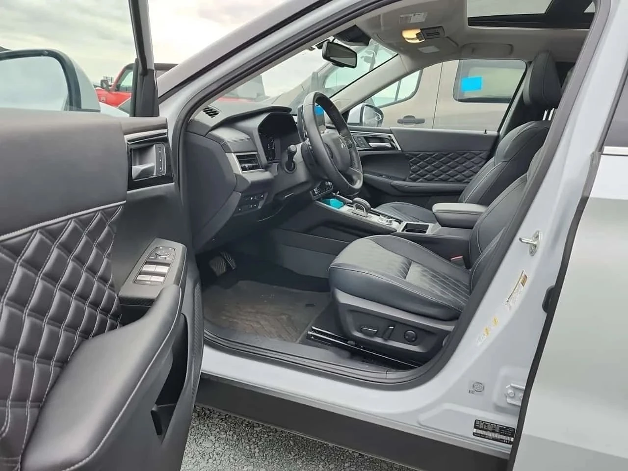 Mitsubishi Outlander, снимка 6 - Автомобили и джипове - 56688673