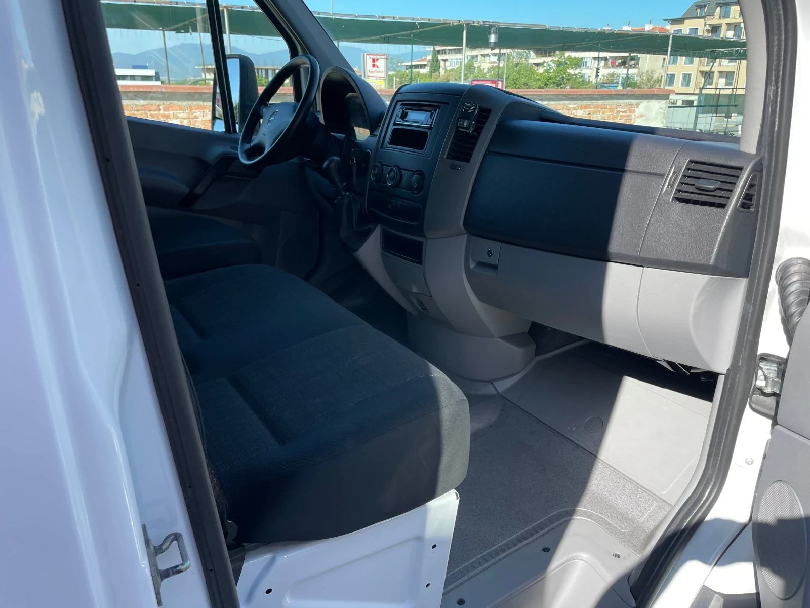 Mercedes-Benz Sprinter 414 CDI//3.5тона//4.30m//4-щори - изображение 9