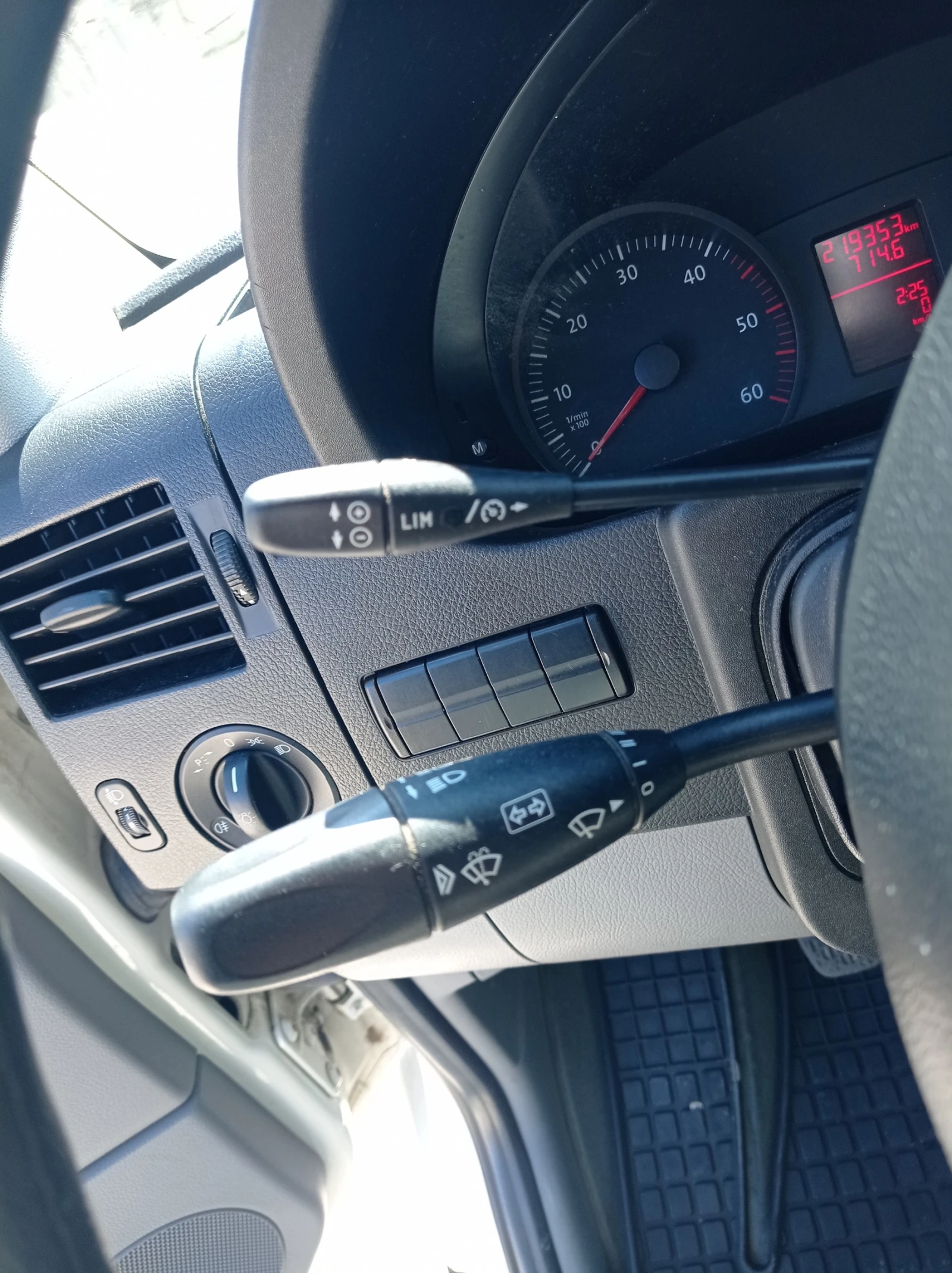 VW Crafter 2.5TDI Напълно обслужен!!!, снимка 11 - Бусове и автобуси - 54089662