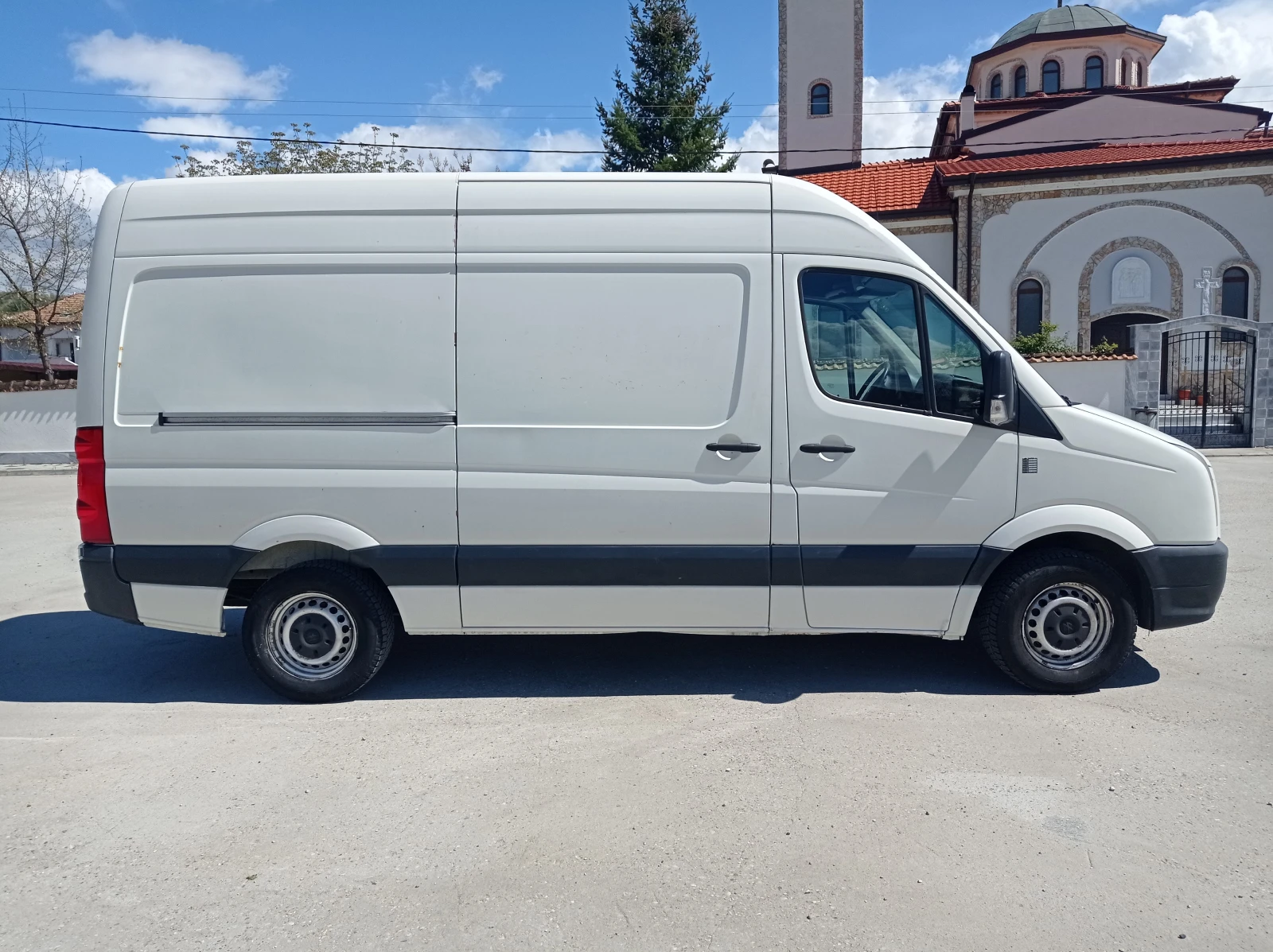 VW Crafter 2.5TDI Напълно обслужен!!!, снимка 4 - Бусове и автобуси - 54089662