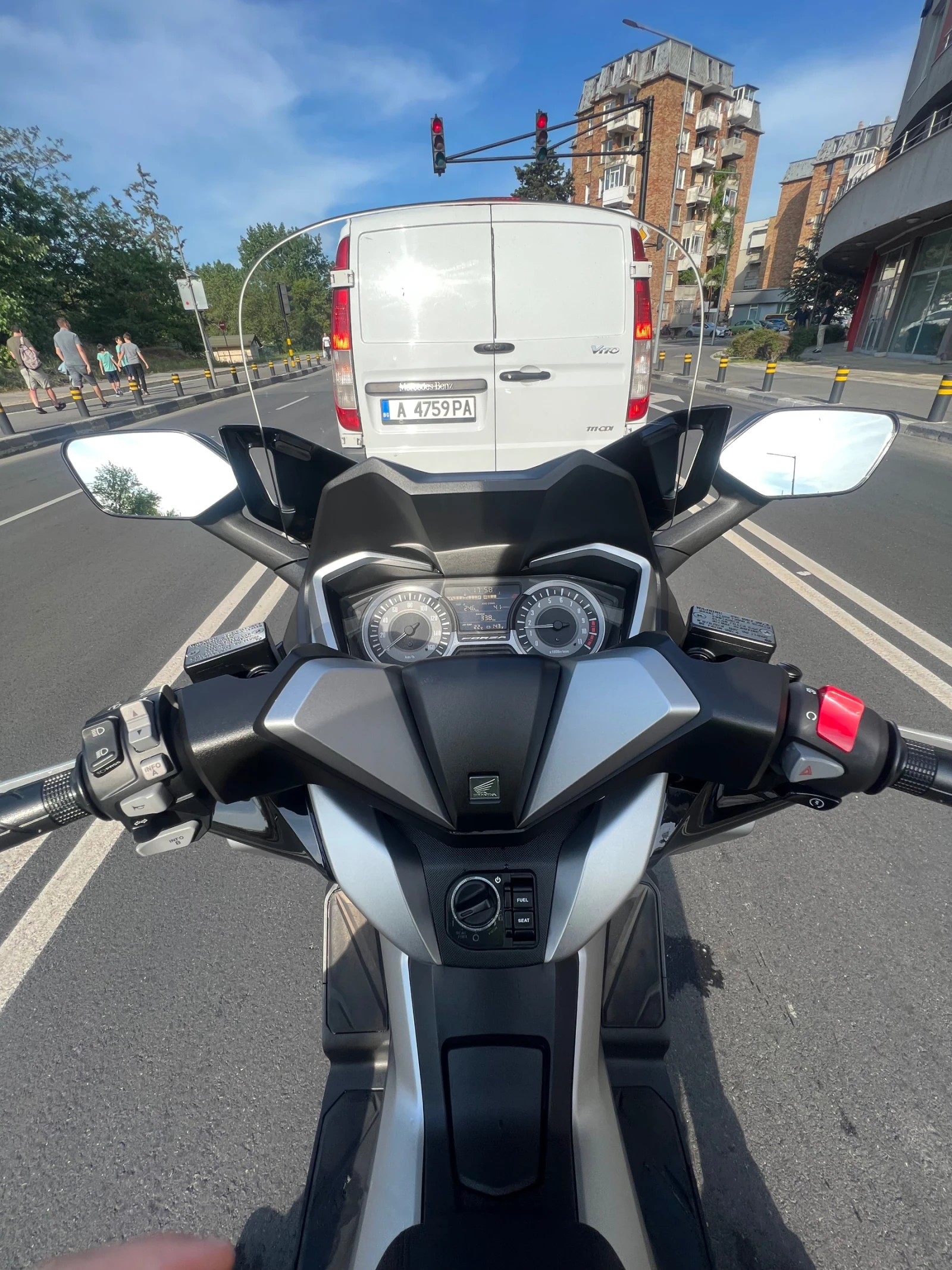 Honda Forza 300 - изображение 8