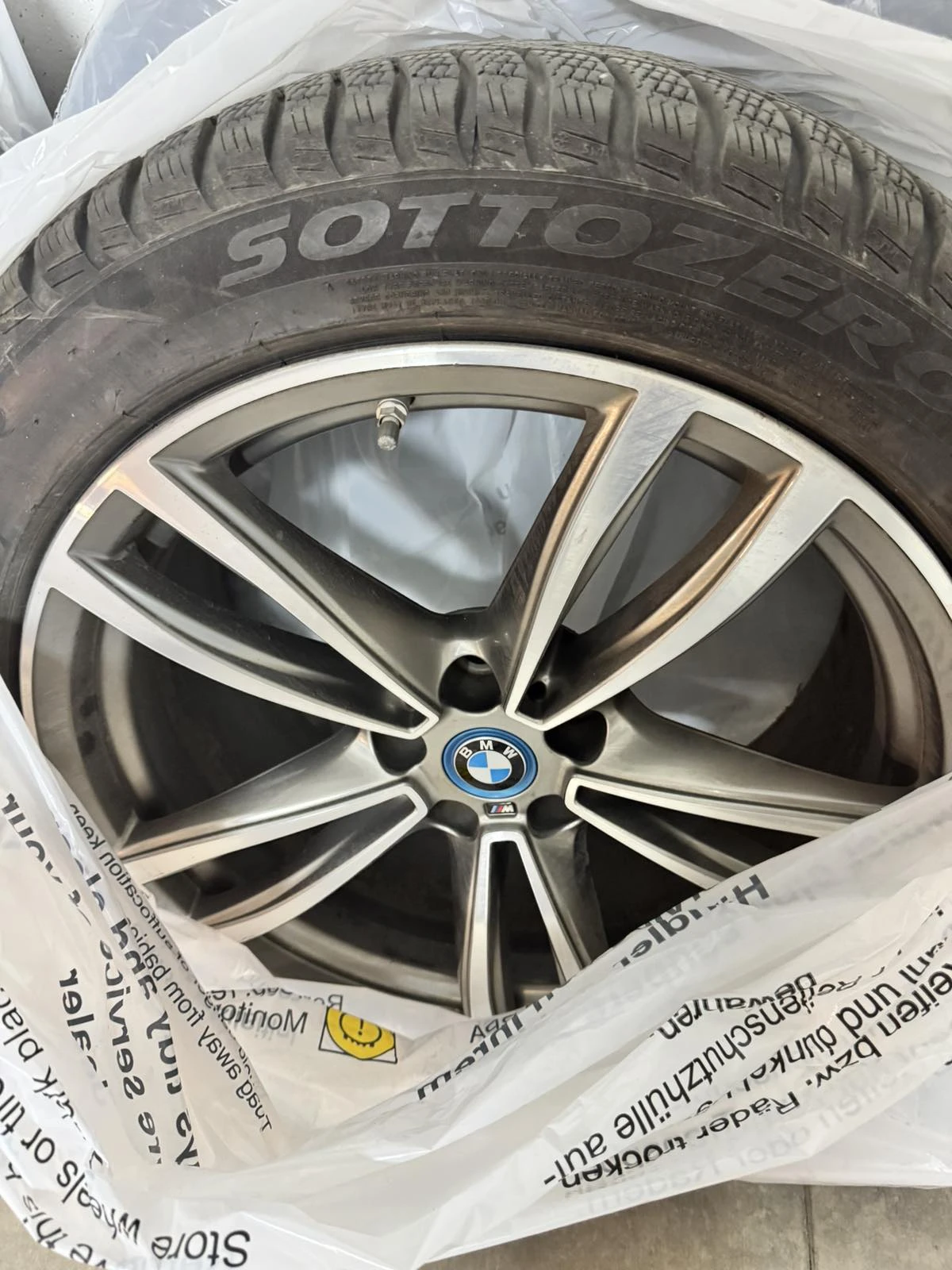 Гуми с джанти Pirelli 245/45R19, снимка 2 - Гуми и джанти - 55966644