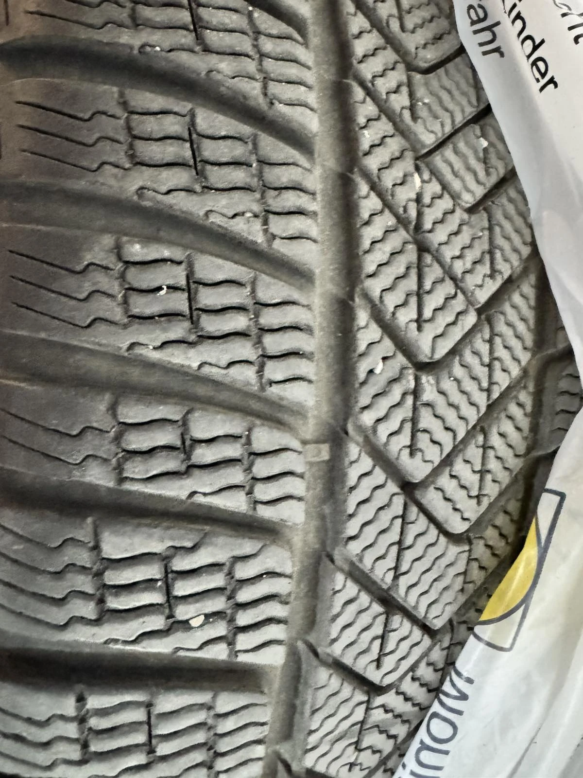 Гуми с джанти Pirelli 245/45R19, снимка 4 - Гуми и джанти - 55966644