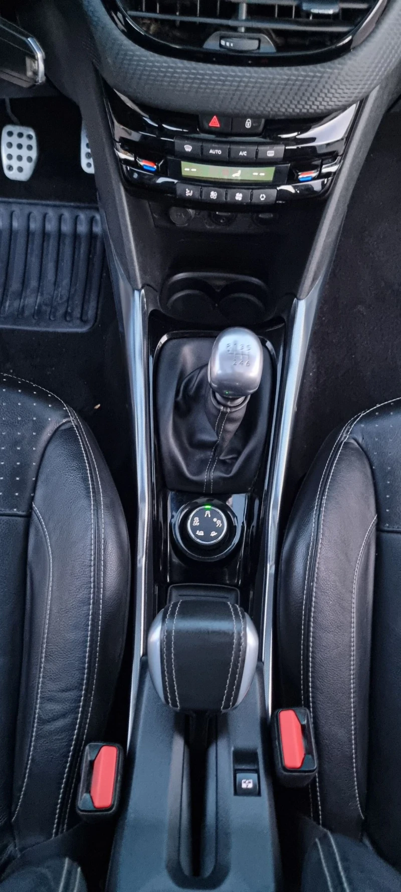 Peugeot 2008 1.6 e -hdi  Feline Titane, снимка 16 - Автомобили и джипове - 52529725