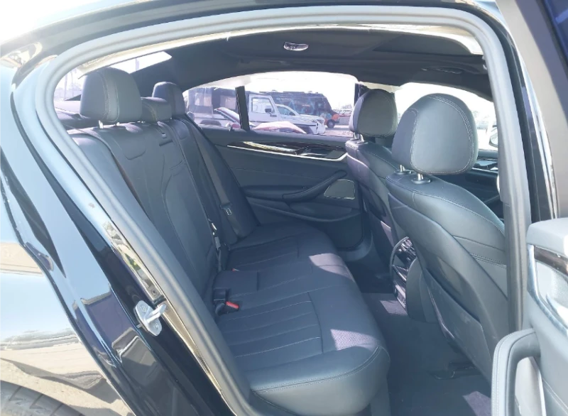 BMW 530E M-PACKET* HEAD-UP* Harman/kardon* 360, снимка 11 - Автомобили и джипове - 52829735
