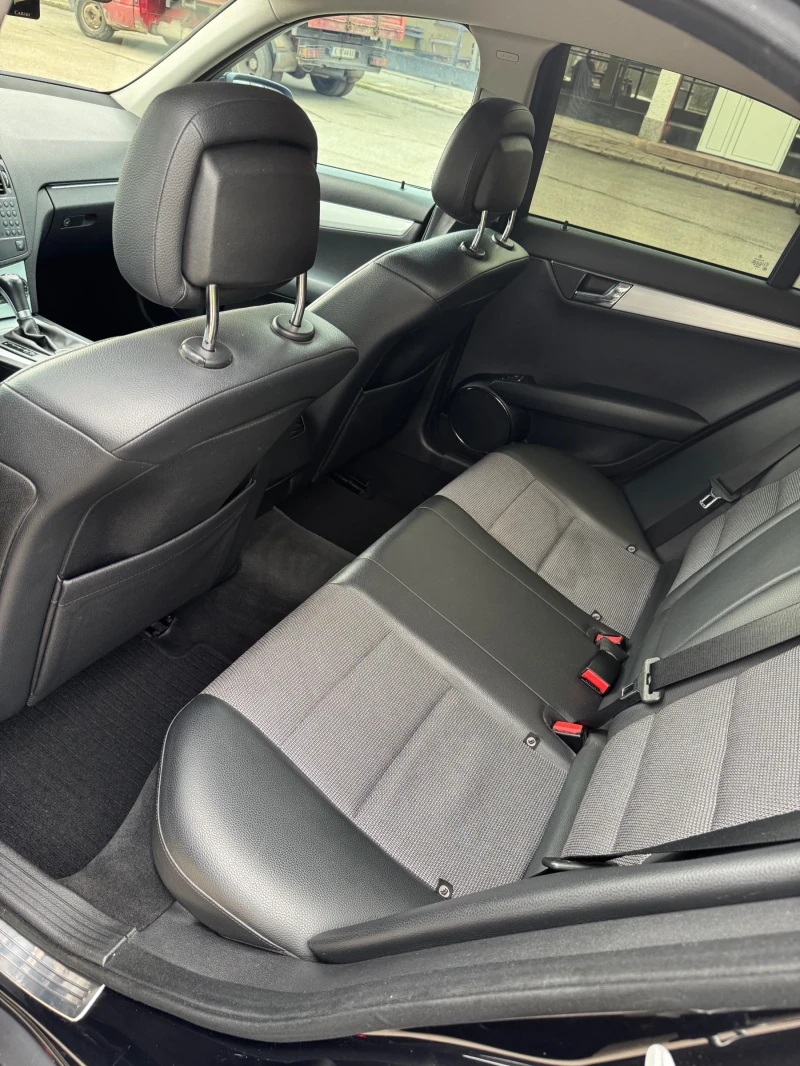 Mercedes-Benz C 220, снимка 13 - Автомобили и джипове - 53122330