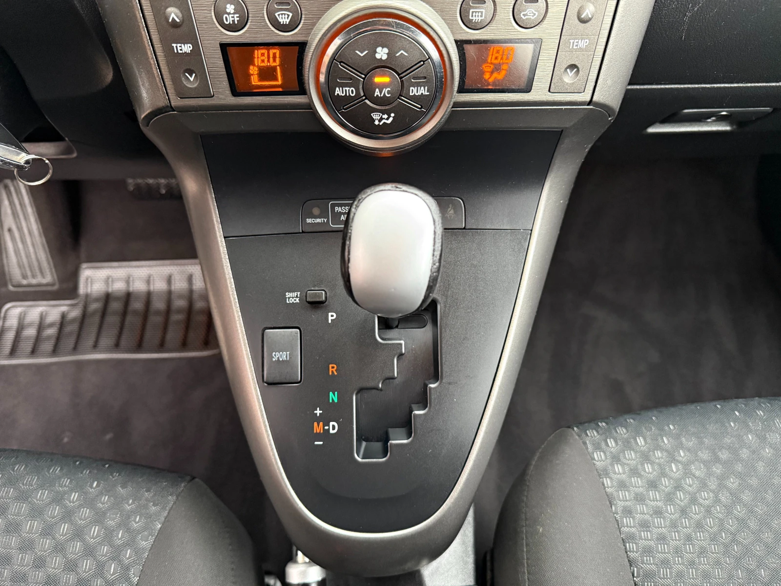 Toyota Verso 2.0D4D АВТОМАТИК 6+ 1М | Mobile.bg — изображение 12