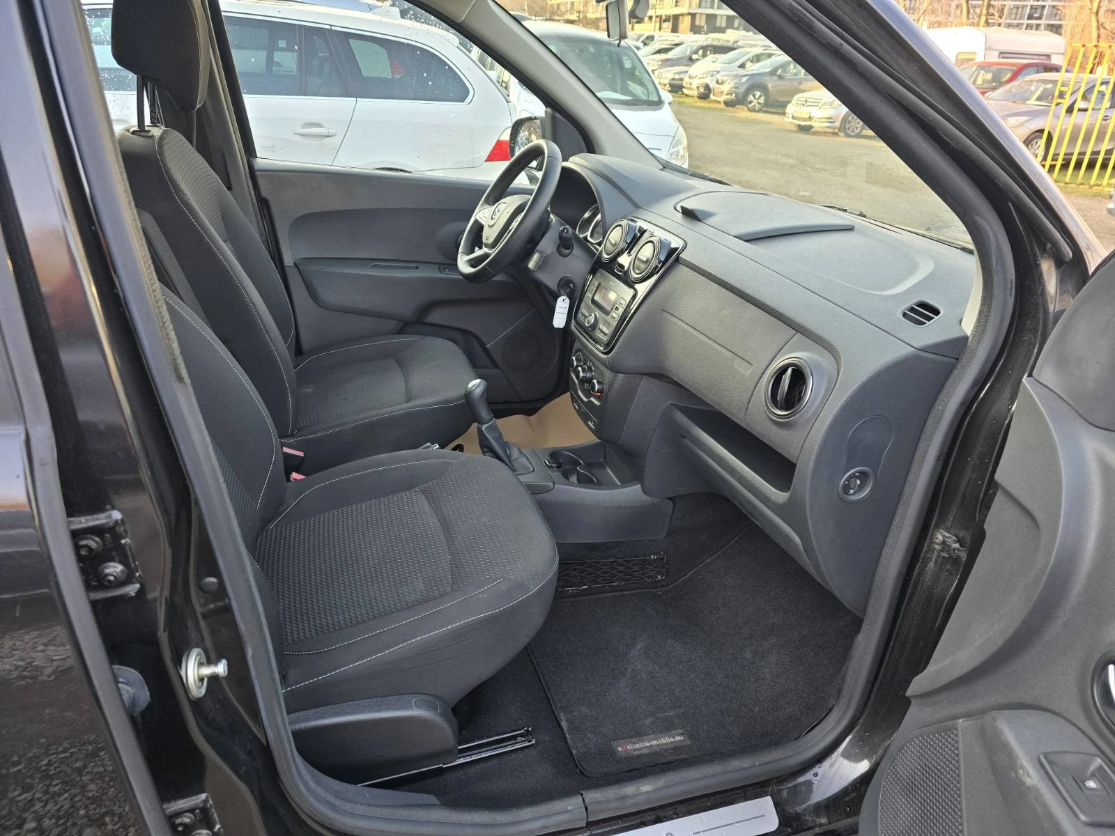 Dacia Lodgy Евро 6 / 7 места, снимка 7 - Автомобили и джипове - 53739838