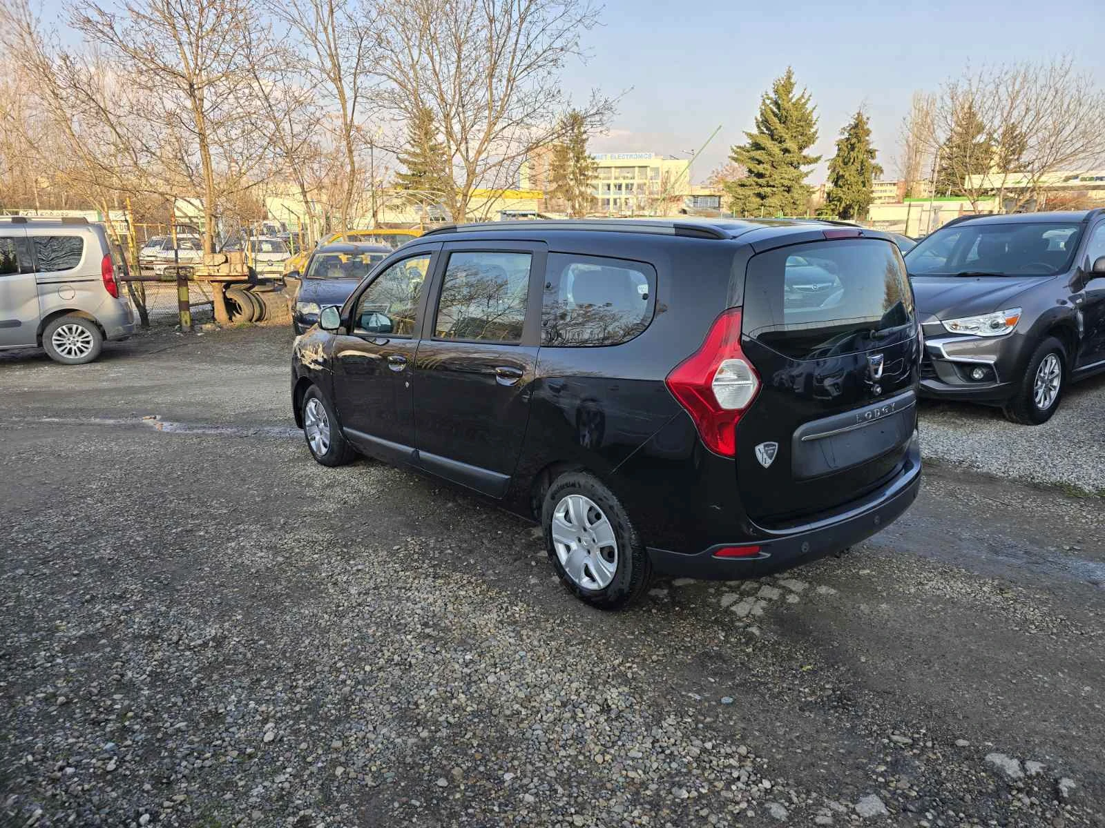 Dacia Lodgy Евро 6 / 7 места, снимка 3 - Автомобили и джипове - 53739838