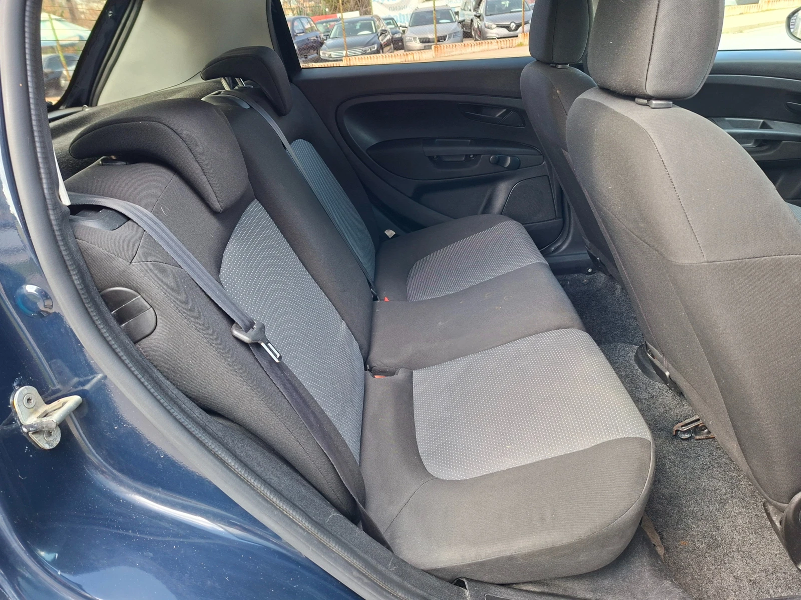 Fiat Punto 1.4i* GPL* CLIMATIC * , снимка 9 - Автомобили и джипове - 53861377