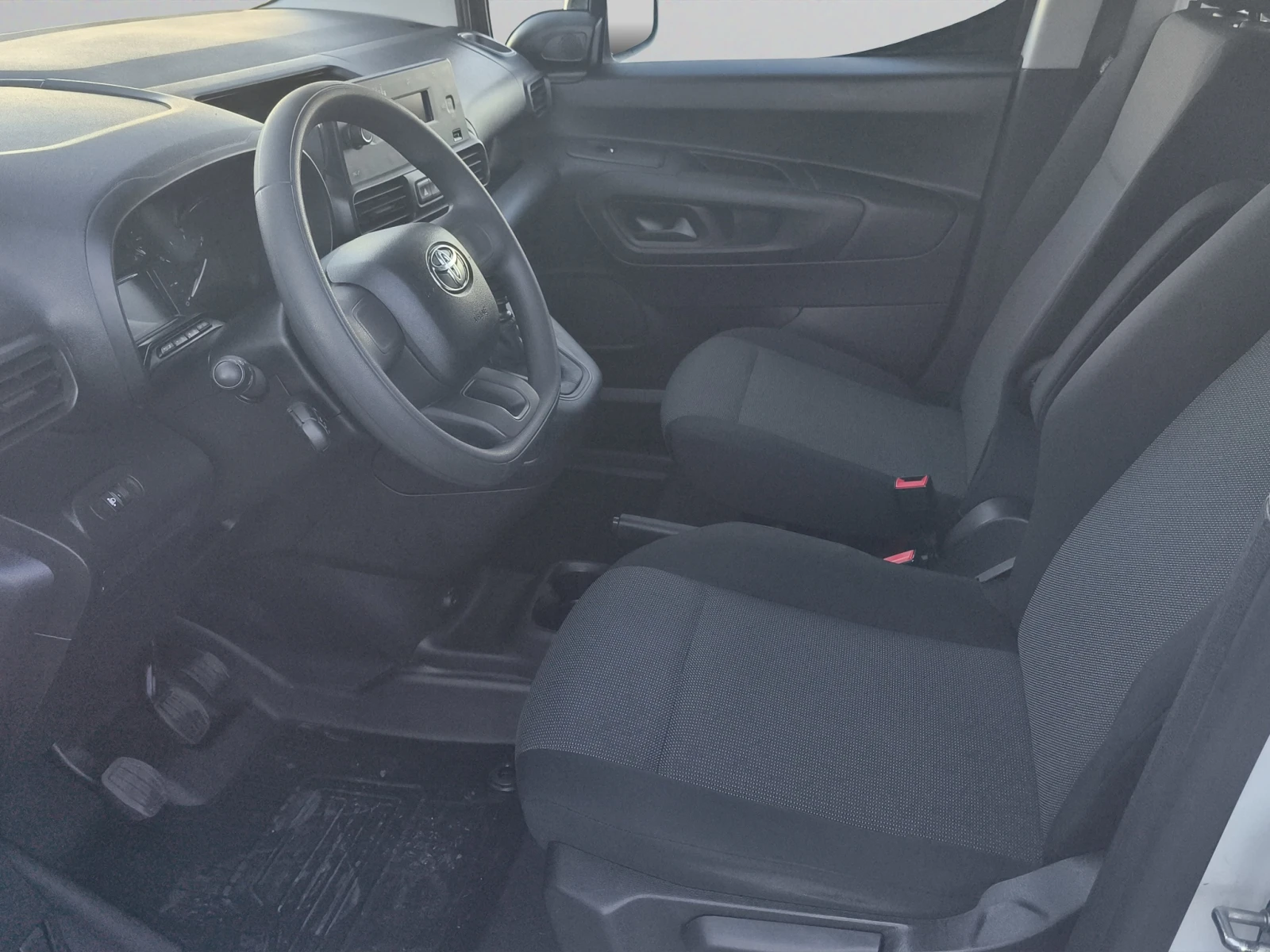 Toyota Proace City 1.2L 110hp BVM6 E6 // 2204R15, снимка 11 - Автомобили и джипове - 54071872