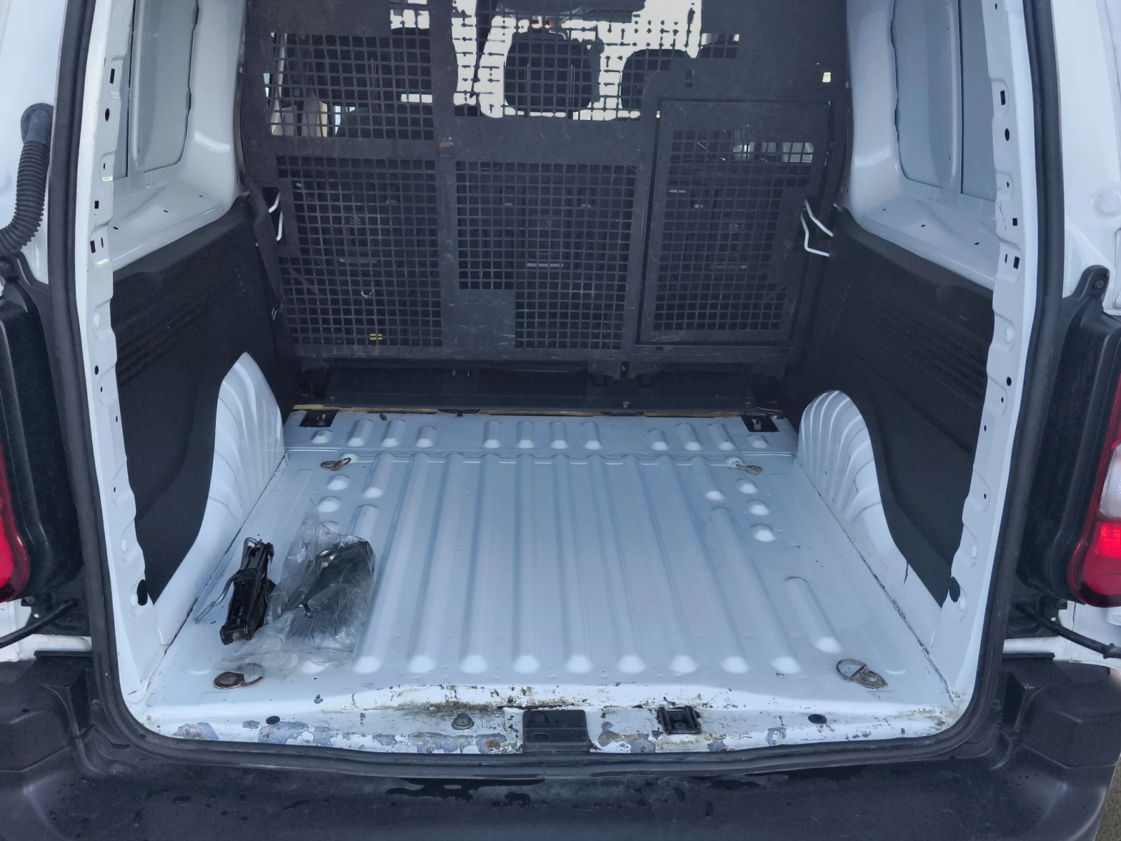 Toyota Proace City 1.2L 110hp BVM6 E6 // 2204R15, снимка 14 - Автомобили и джипове - 54071872