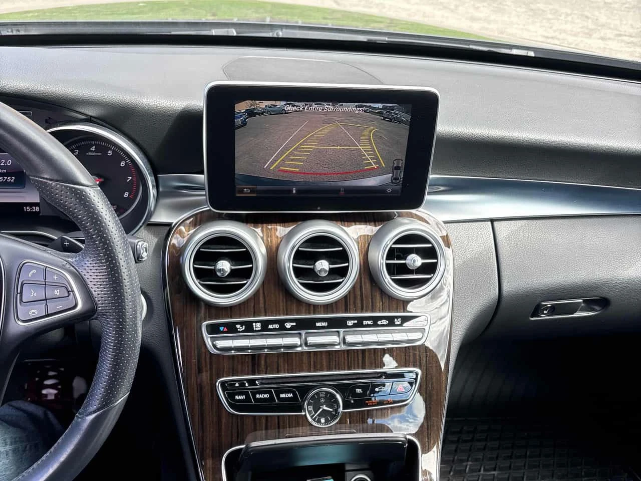 Mercedes-Benz C 300 4МATIC* PANORAMA* KEYLESS* + ГУМИ, снимка 9 - Автомобили и джипове - 54478025