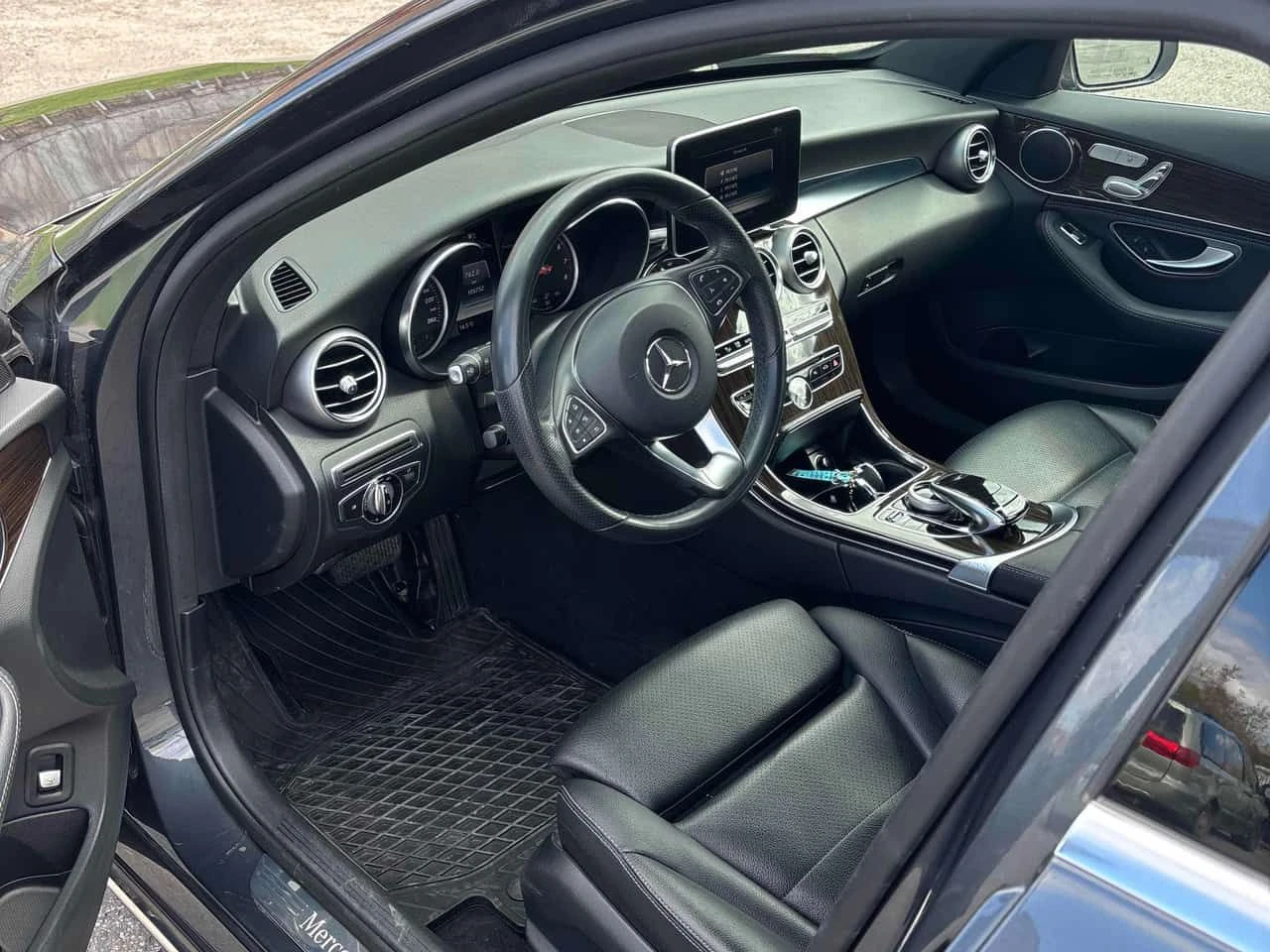 Mercedes-Benz C 300 4МATIC* PANORAMA* KEYLESS* + ГУМИ, снимка 5 - Автомобили и джипове - 54478025