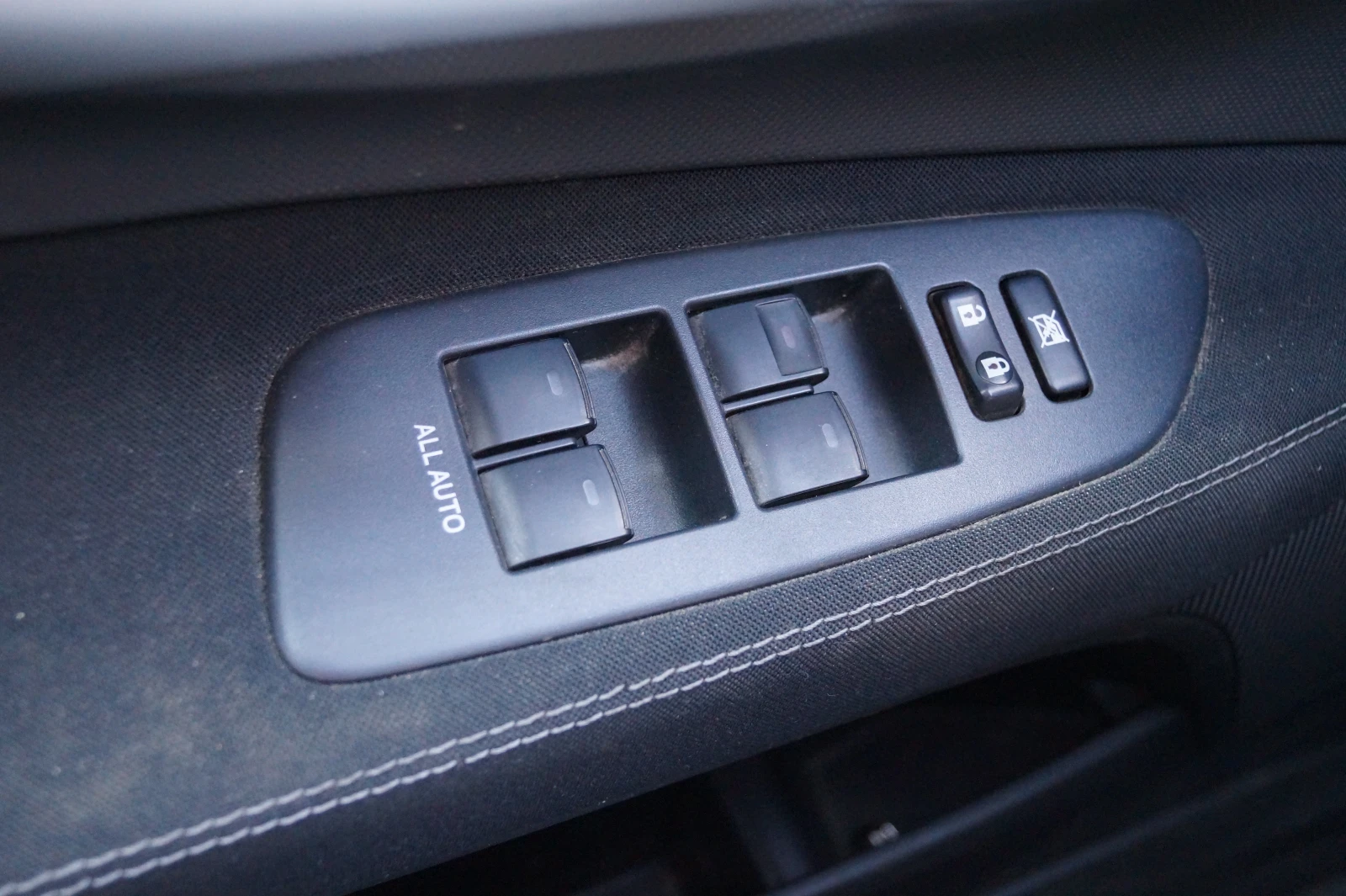 Toyota Auris, снимка 13 - Автомобили и джипове - 55544240