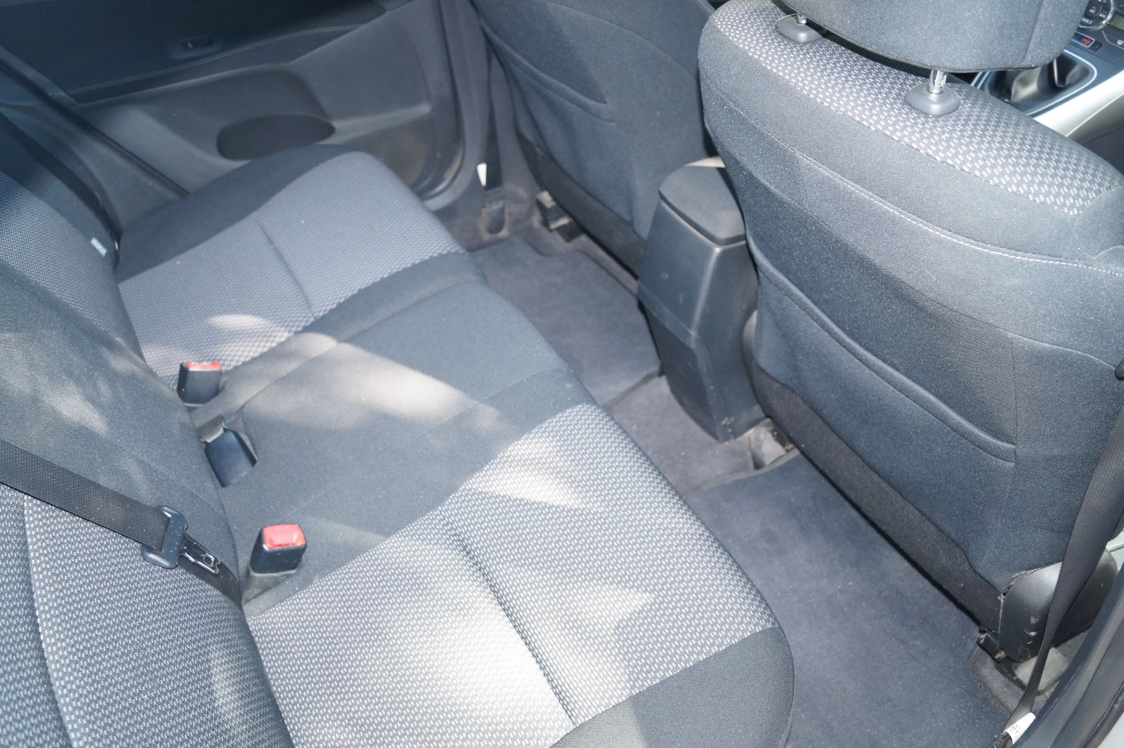 Toyota Auris, снимка 15 - Автомобили и джипове - 55544240