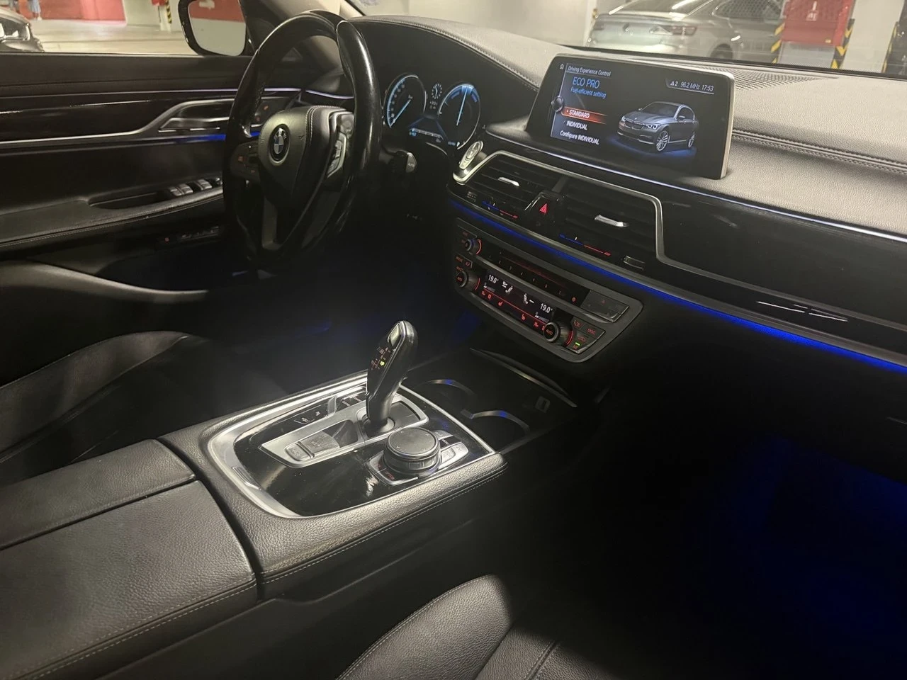 BMW 740, снимка 14 - Автомобили и джипове - 55843325