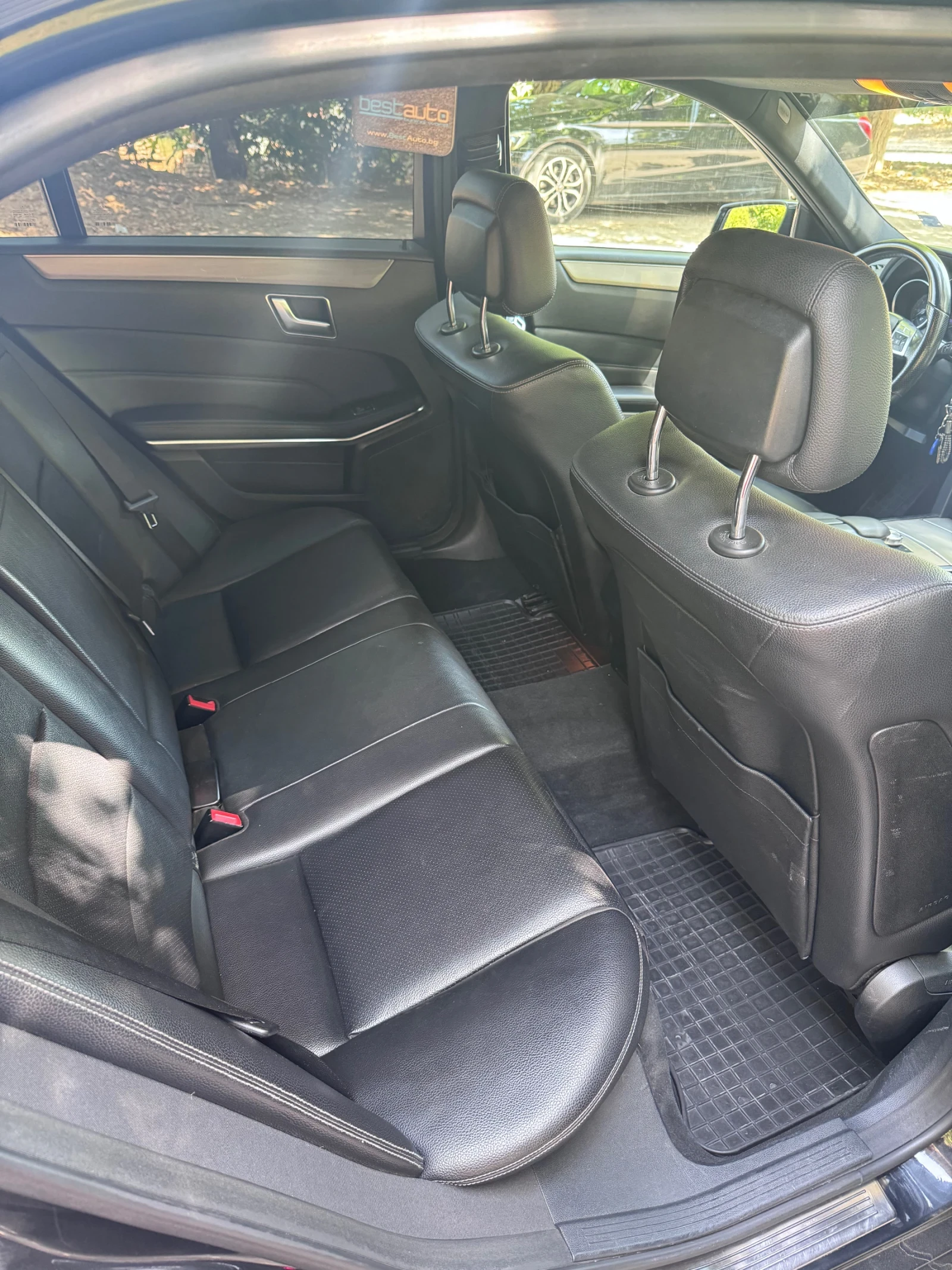 Mercedes-Benz E 200, снимка 12 - Автомобили и джипове - 55875259