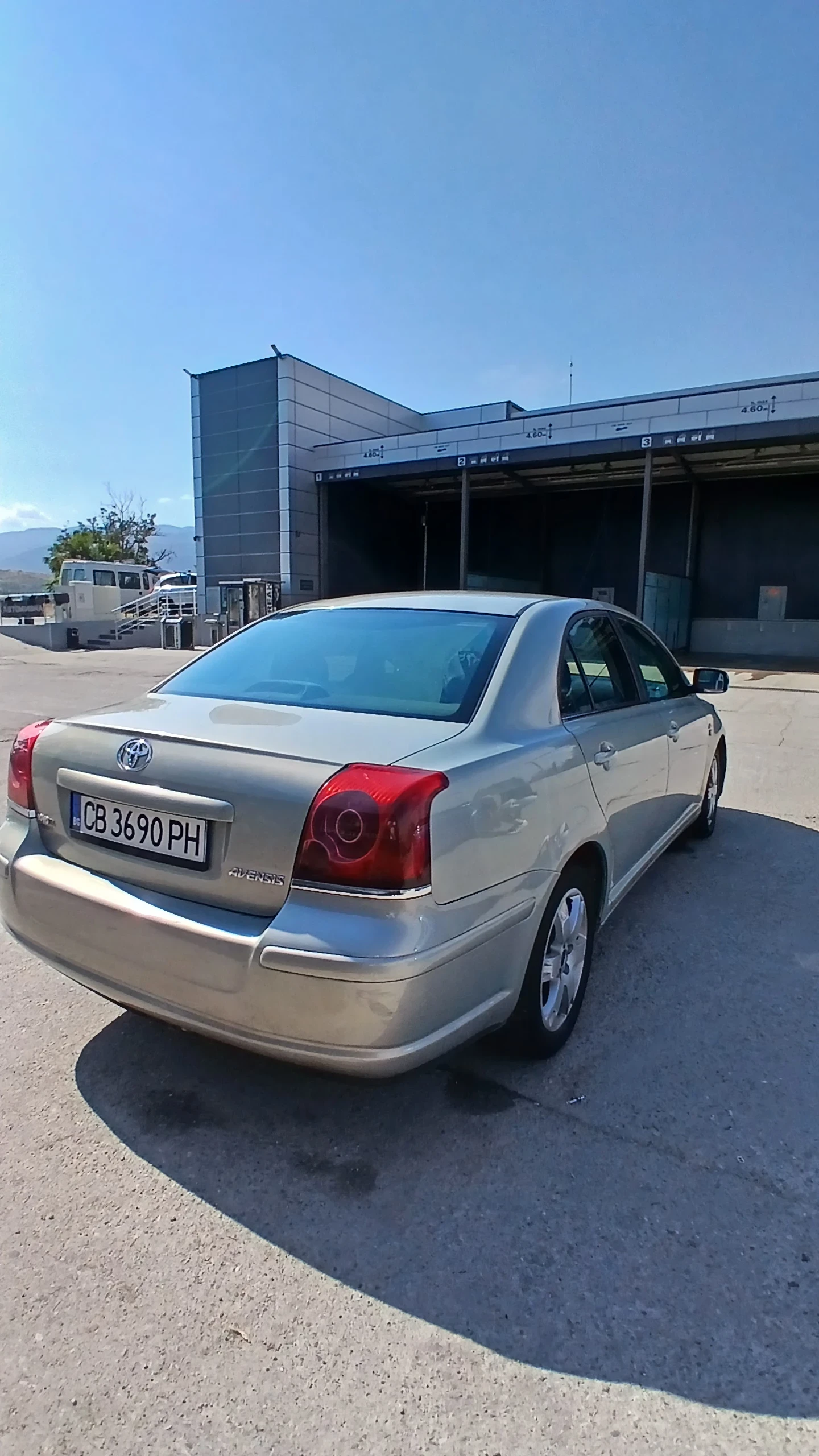 Toyota Avensis 2.0D4D, снимка 2 - Автомобили и джипове - 56161384