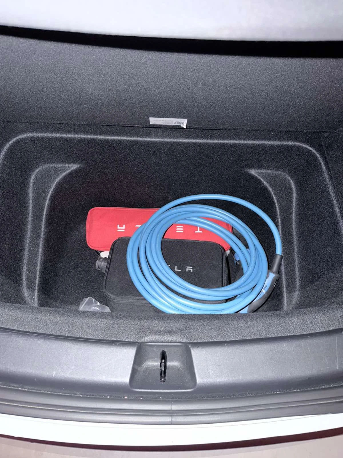 Tesla Model Y Long Range Dual Motor + теглич, снимка 12 - Автомобили и джипове - 56504565