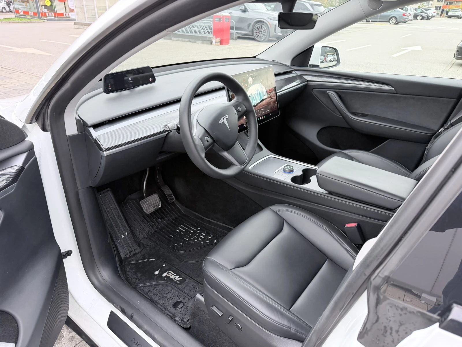 Tesla Model Y Long Range Dual Motor + теглич, снимка 10 - Автомобили и джипове - 56504565