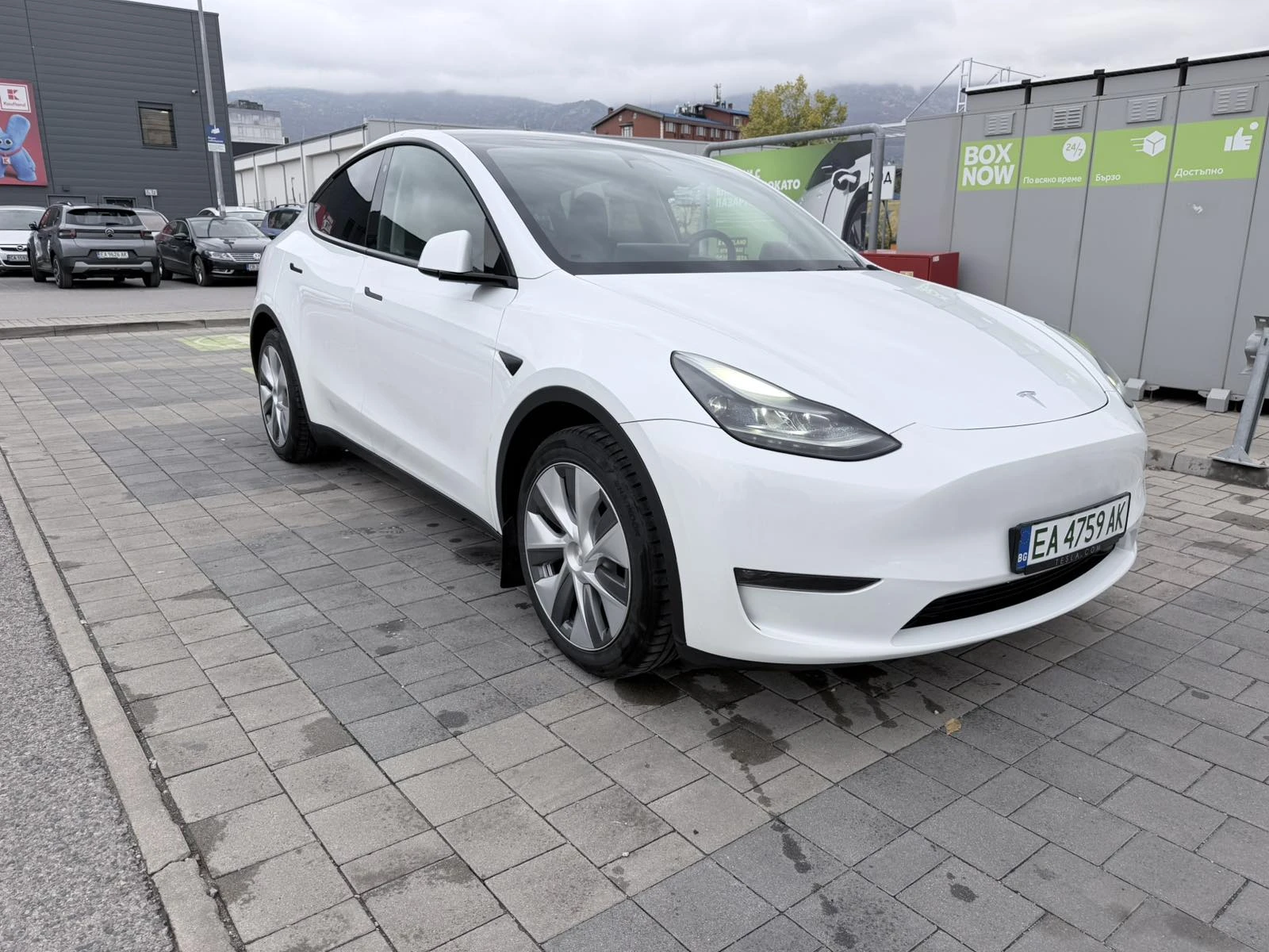 Tesla Model Y Long Range Dual Motor + теглич, снимка 2 - Автомобили и джипове - 56504565