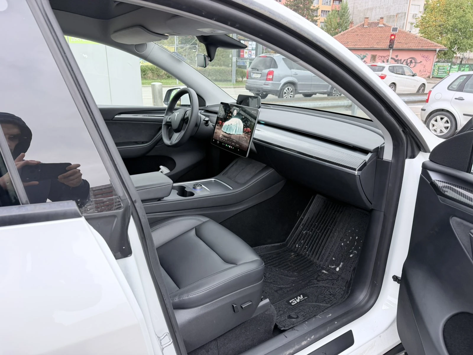 Tesla Model Y Long Range Dual Motor + теглич, снимка 11 - Автомобили и джипове - 56504565