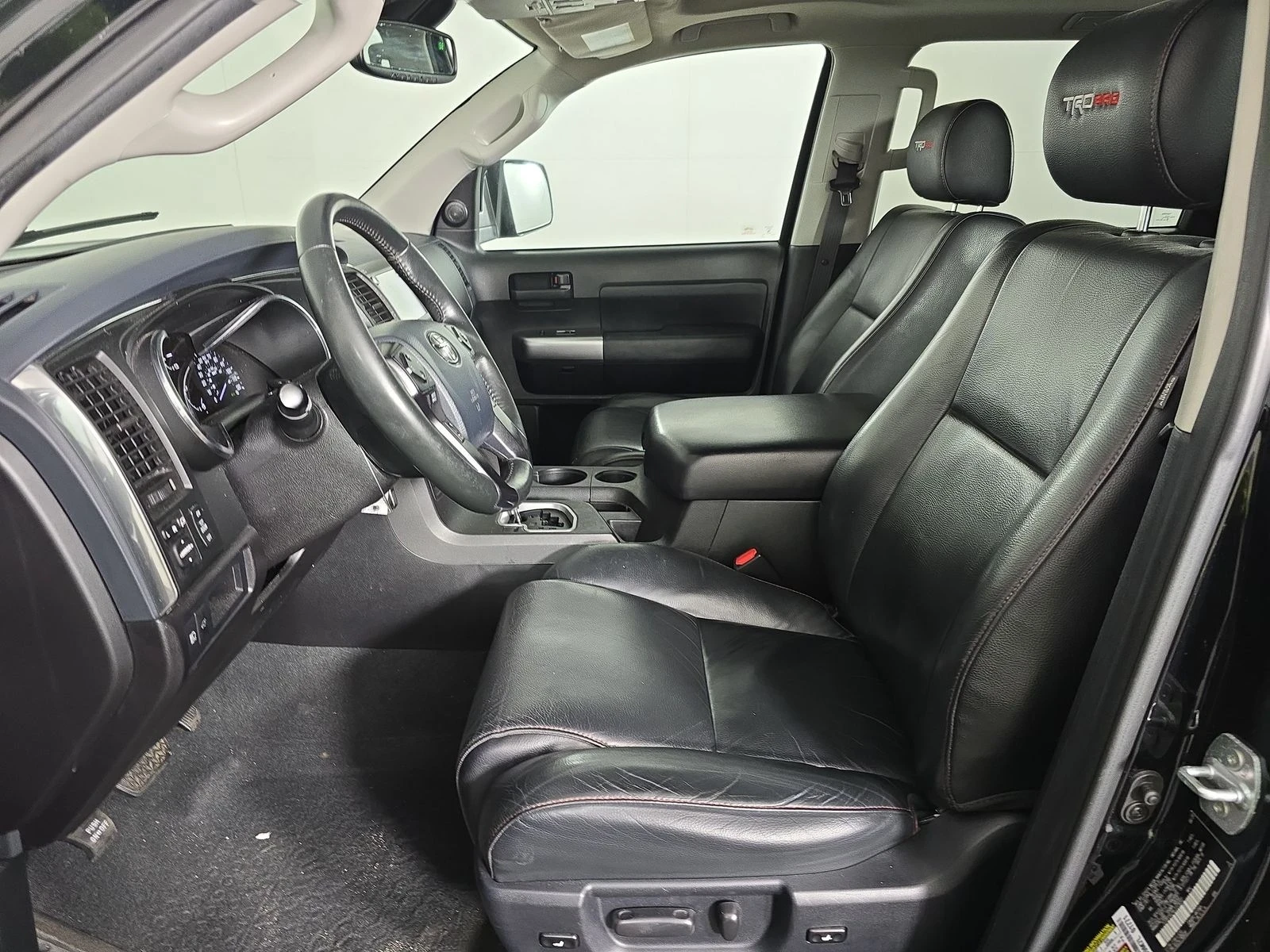 Toyota Sequoia  - изображение 8