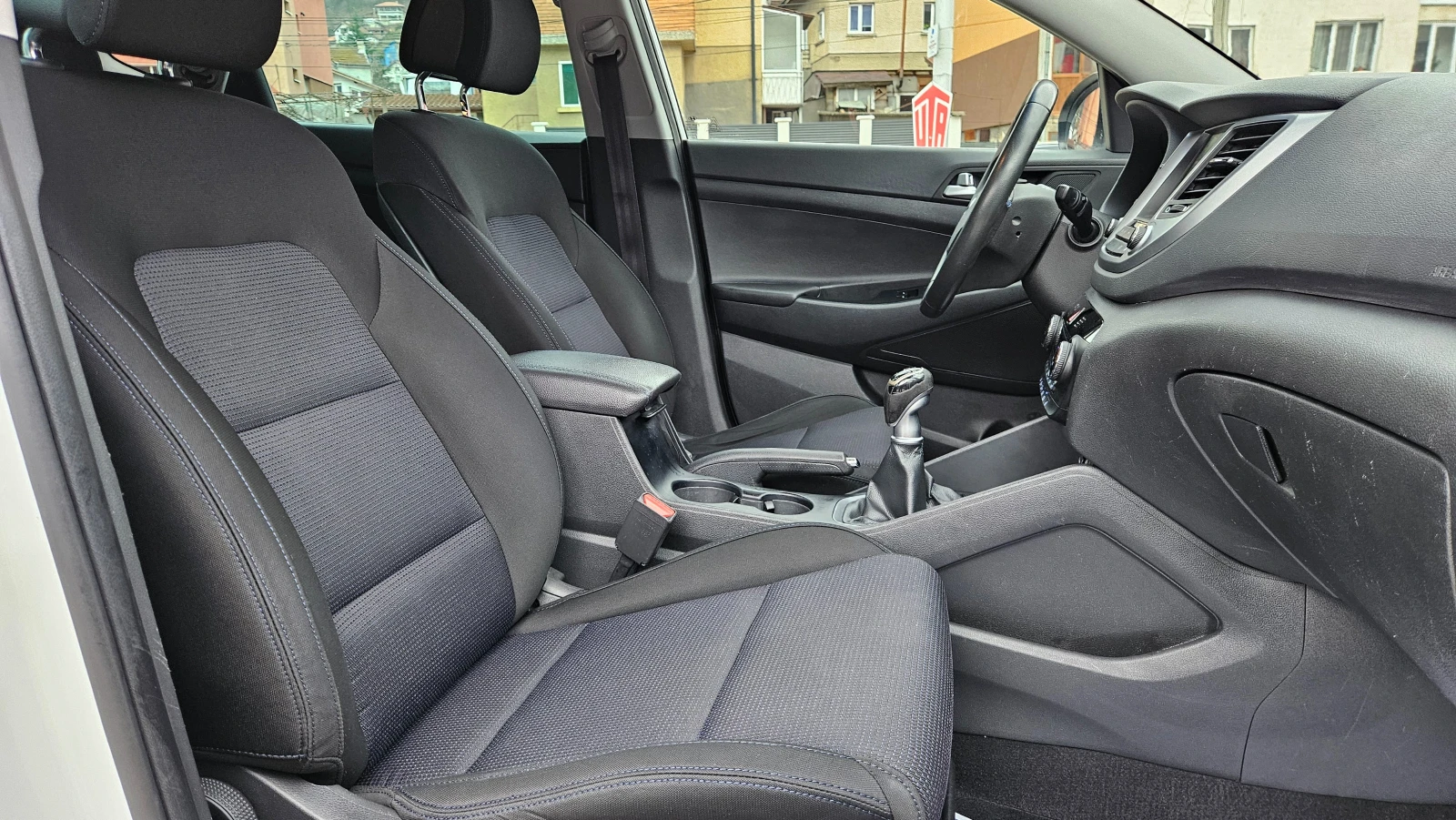 Hyundai Tucson 1.7 CRDI NAVIG/KLIMATRON/X-POSSIBLE, снимка 12 - Автомобили и джипове - 54003223