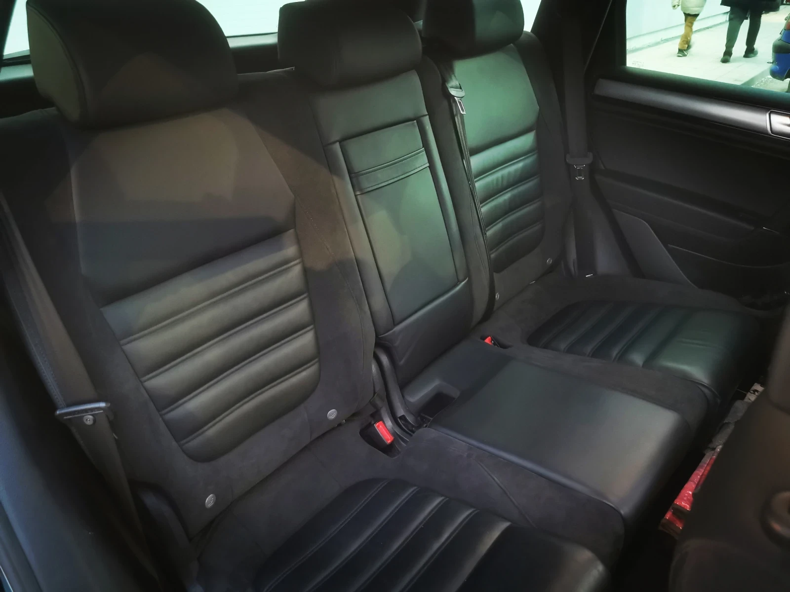 VW Touareg 3.0 TDI Facelift R-line, снимка 10 - Автомобили и джипове - 54242744