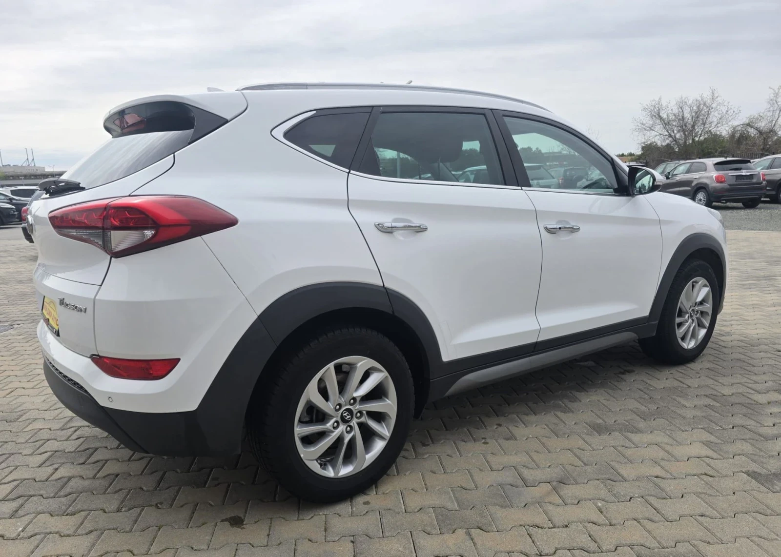 Hyundai Tucson 1.7CRDI, снимка 6 - Автомобили и джипове - 54198768