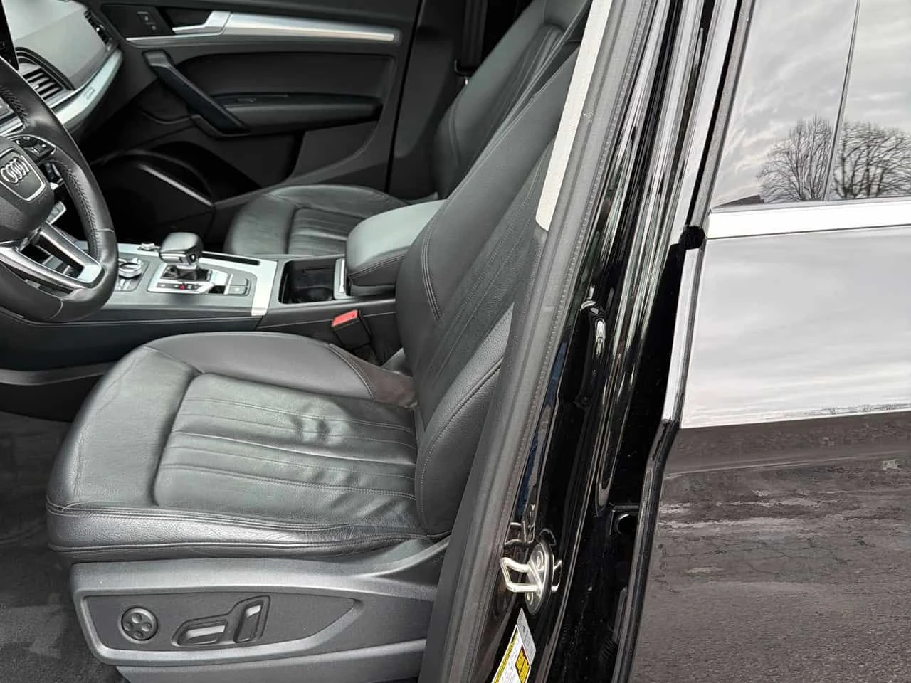 Audi Q5 * Progressiv * ПОДГРЕВ* ПАНОРАМА* CARFAX* , снимка 5 - Автомобили и джипове - 54296218