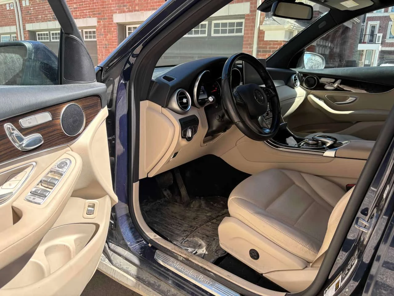Mercedes-Benz GLC * 300 * ПАНОРАМА * ПОДГРЕВ * ПРЕДСТАВИТЕЛСТВО, снимка 7 - Автомобили и джипове - 54365316