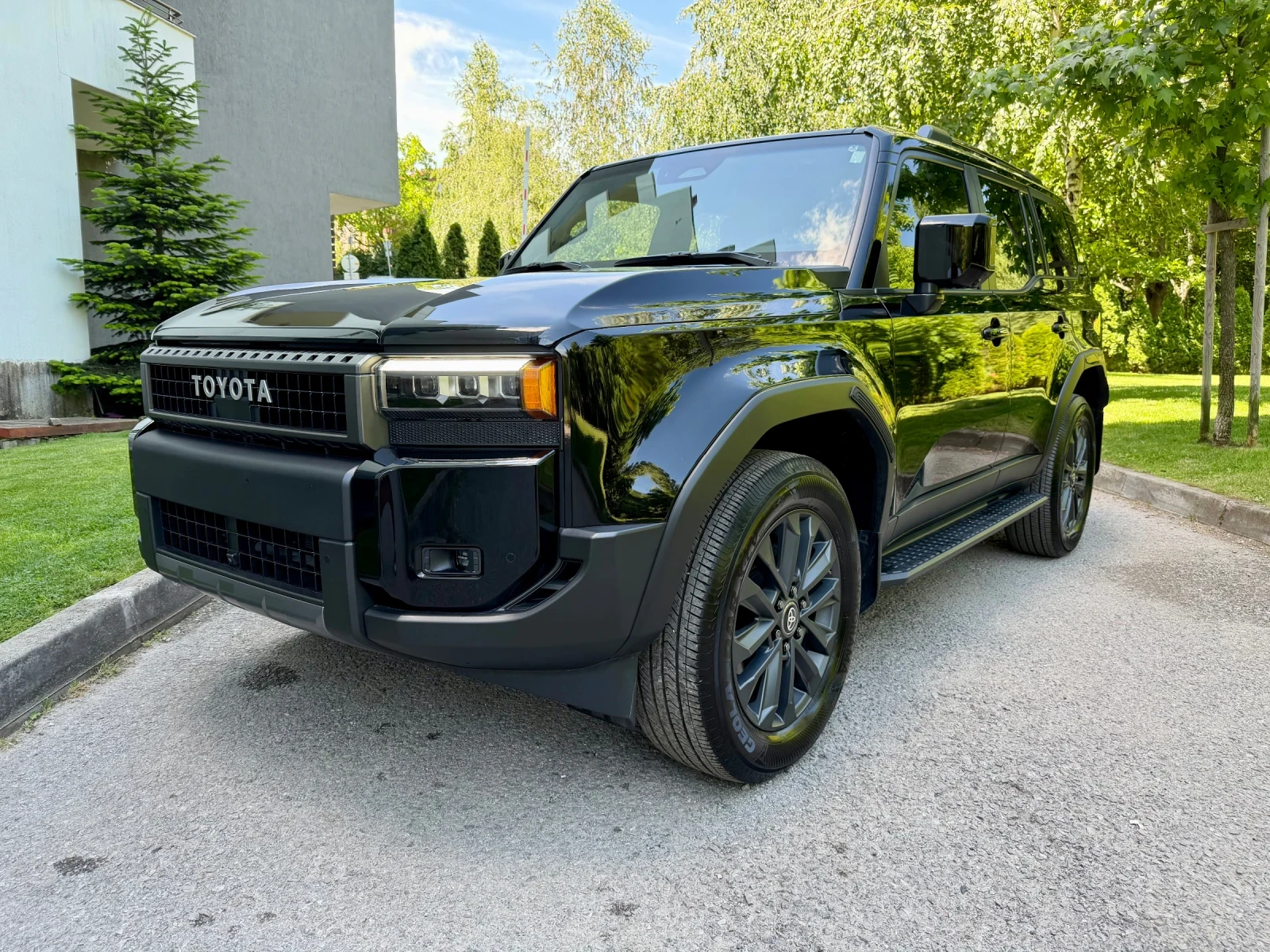 Toyota Land cruiser J250 4W-Drive FULL FULL, снимка 3 - Автомобили и джипове - 54776150