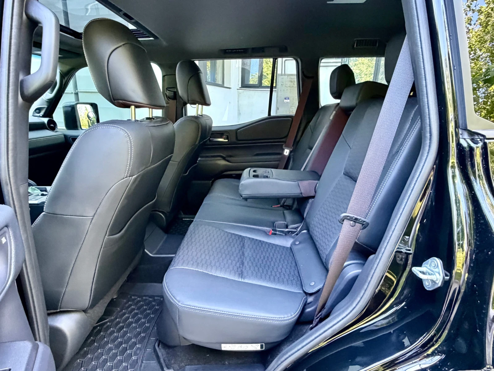 Toyota Land cruiser J250 4W-Drive FULL FULL, снимка 12 - Автомобили и джипове - 54776150