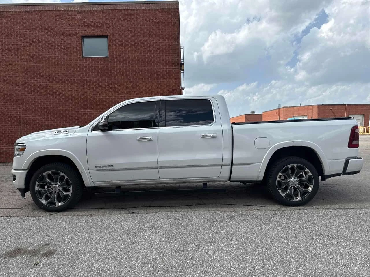 Dodge RAM 1500 * Limited * ПОДГРЕВИ * ПАНО * АВТОКРЕДИТ, снимка 2 - Автомобили и джипове - 55130993