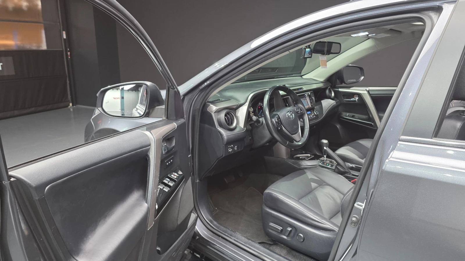 Toyota Rav4 4WD | Hybrid | Keyless | Camera, снимка 9 - Автомобили и джипове - 55432409