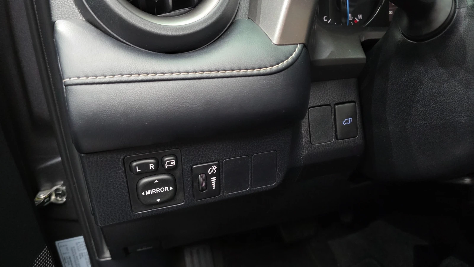 Toyota Rav4 4WD | Hybrid | Keyless | Camera, снимка 13 - Автомобили и джипове - 55432409