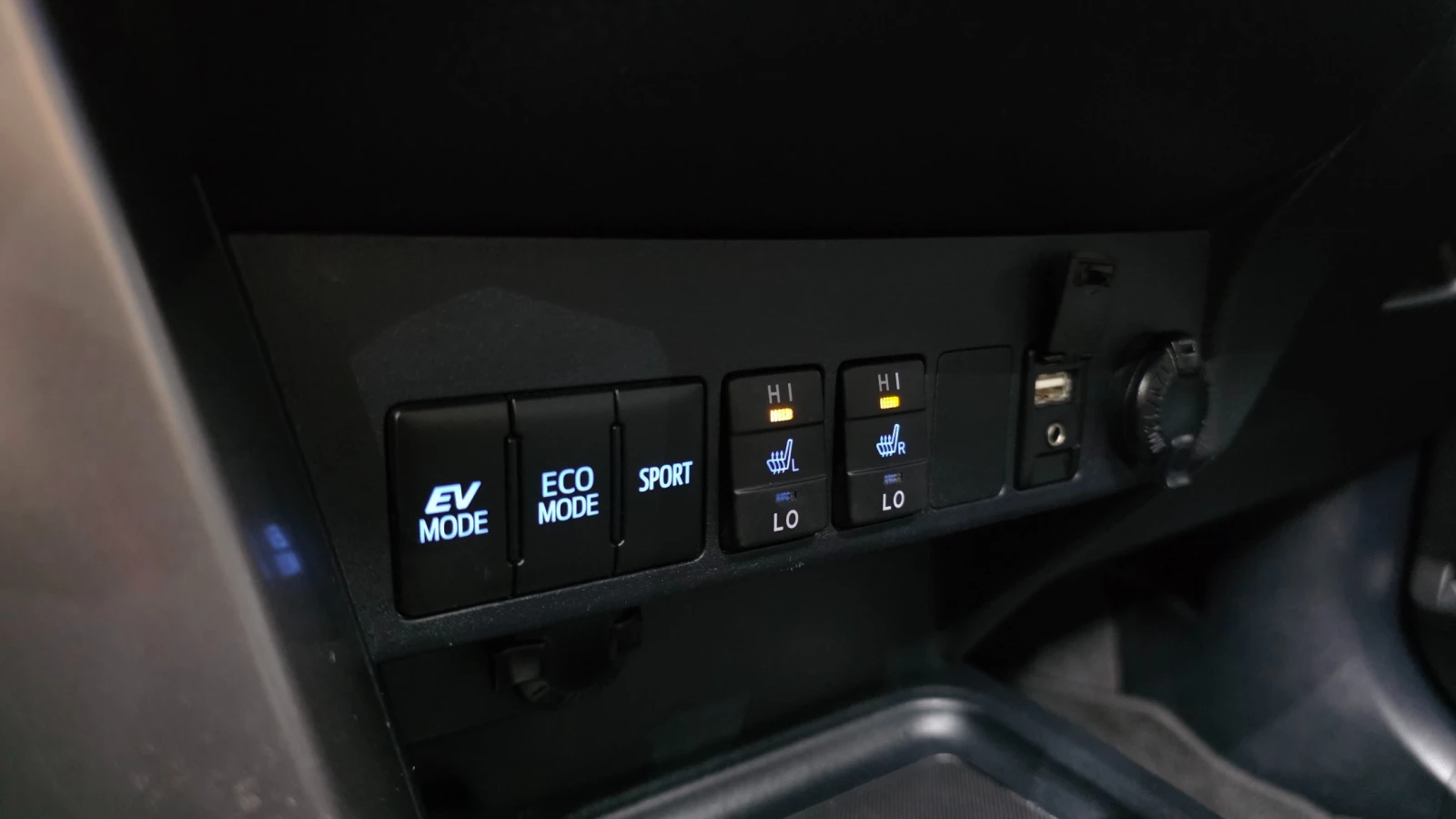 Toyota Rav4 4WD | Hybrid | Keyless | Camera, снимка 12 - Автомобили и джипове - 55432409