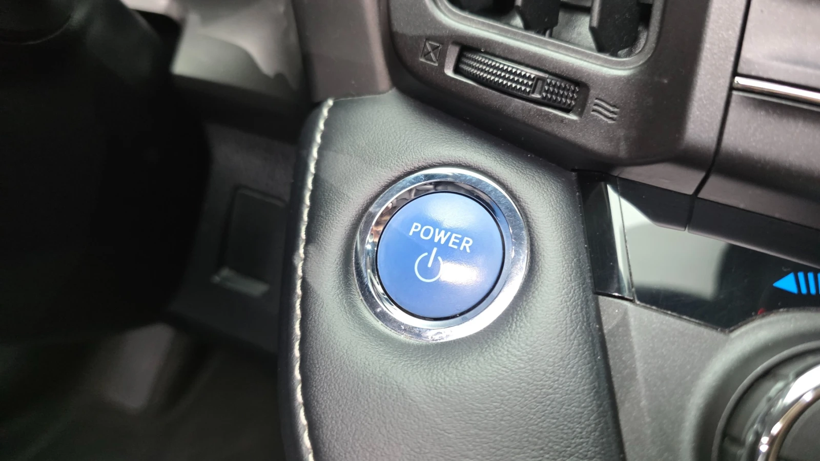 Toyota Rav4 4WD | Hybrid | Keyless | Camera, снимка 15 - Автомобили и джипове - 55432409
